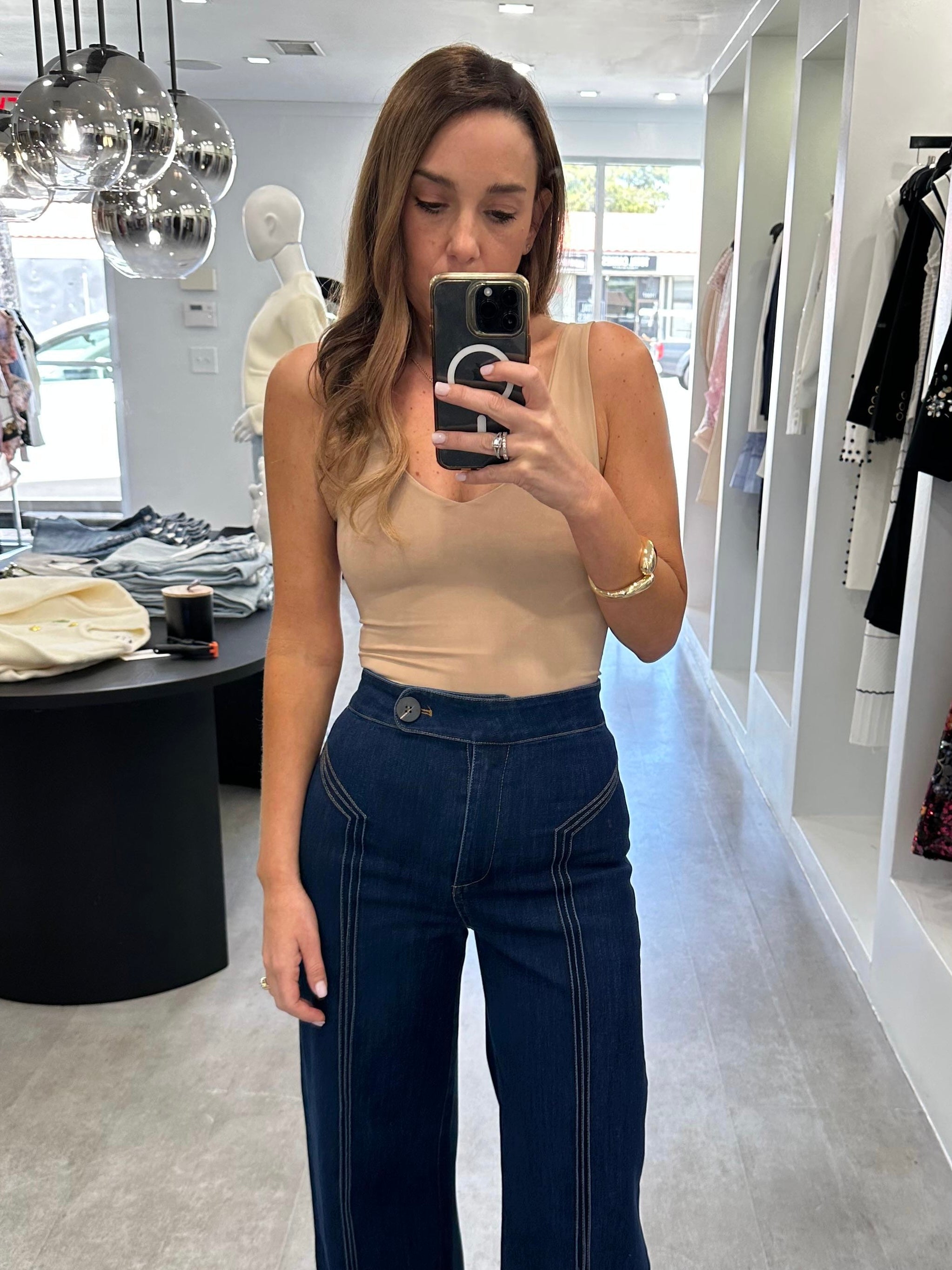 Taupe vneck body