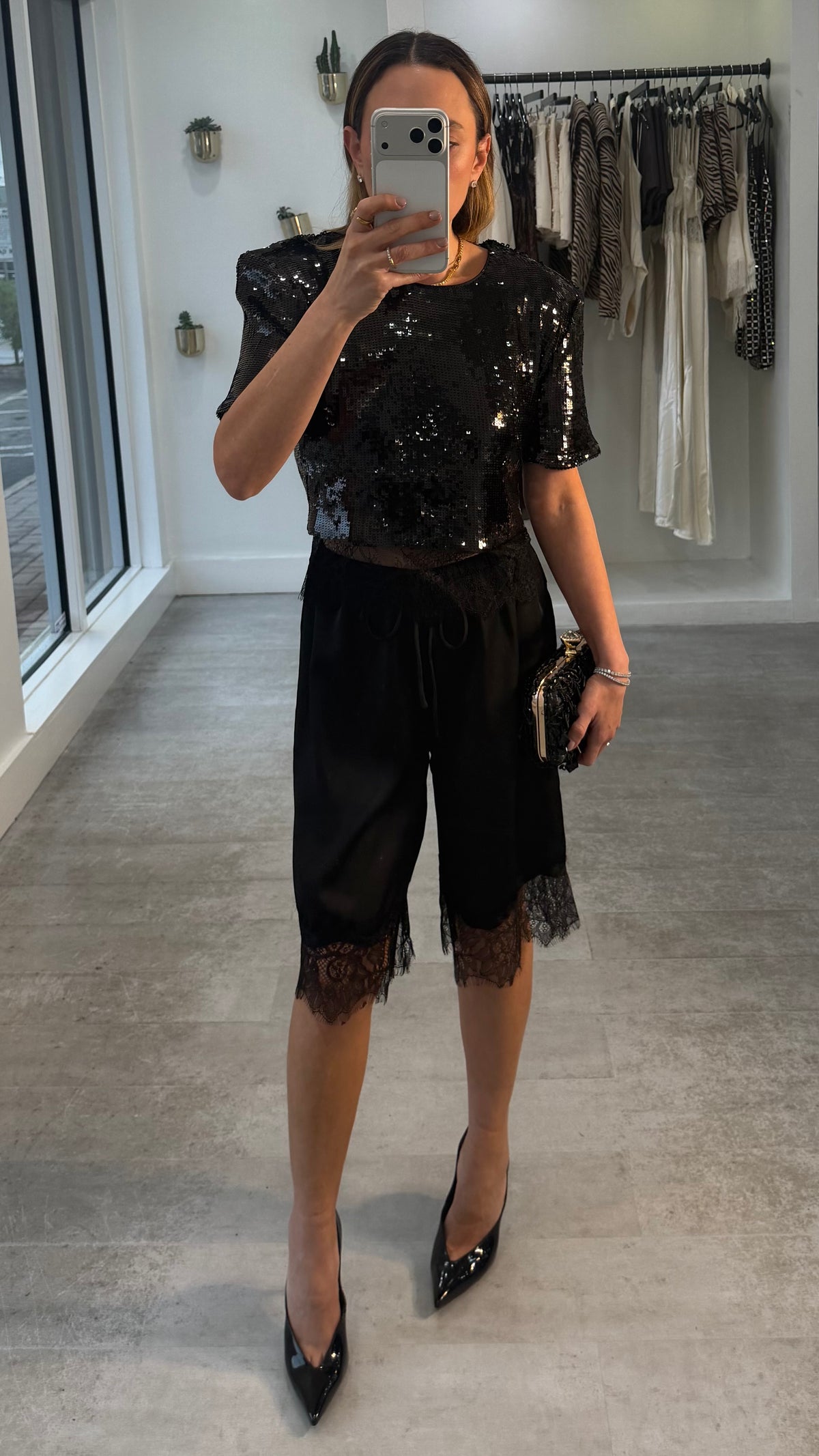 NOIR LACE BERMUDA