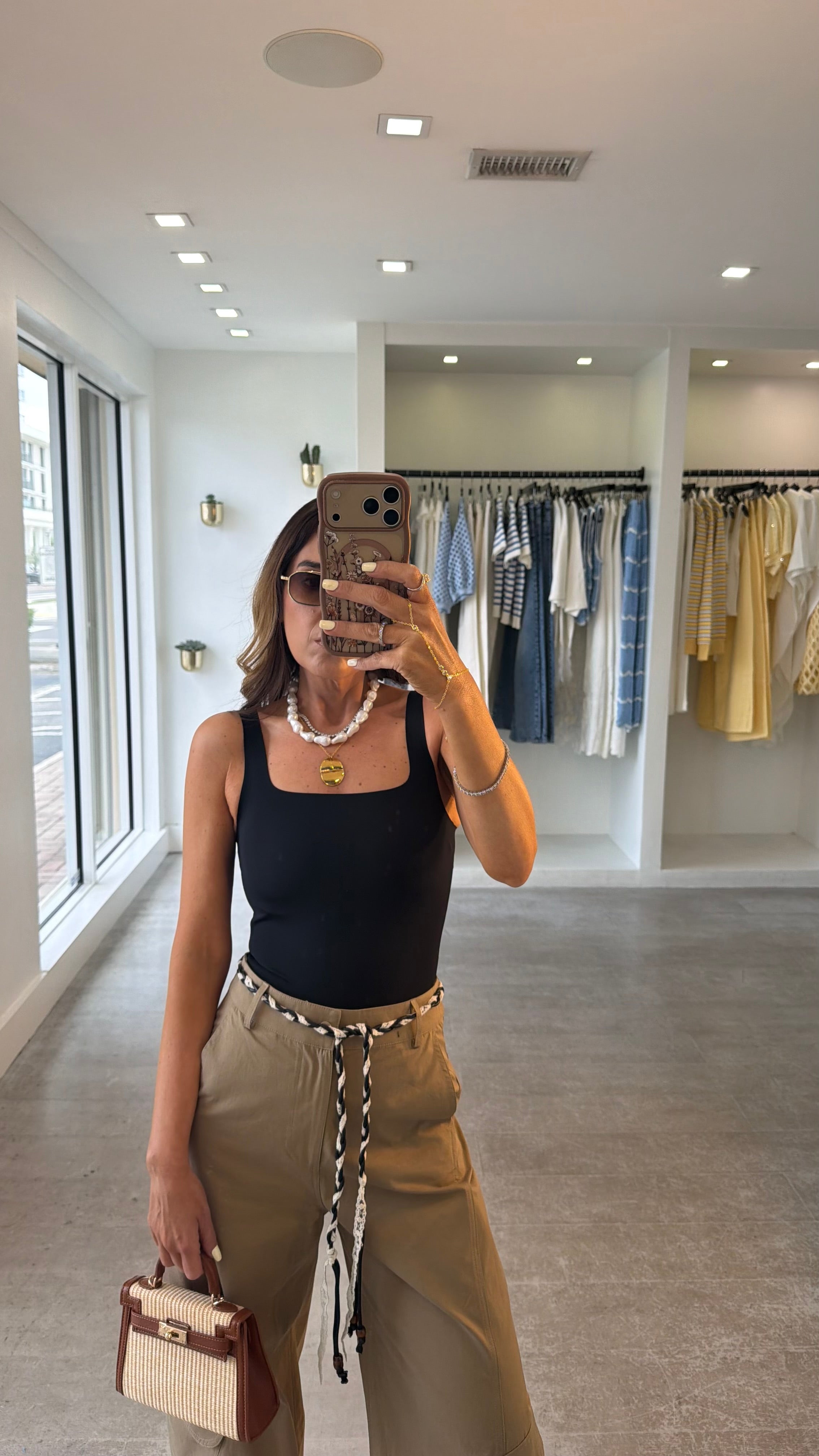 BLACK ESSENTIAL BODY