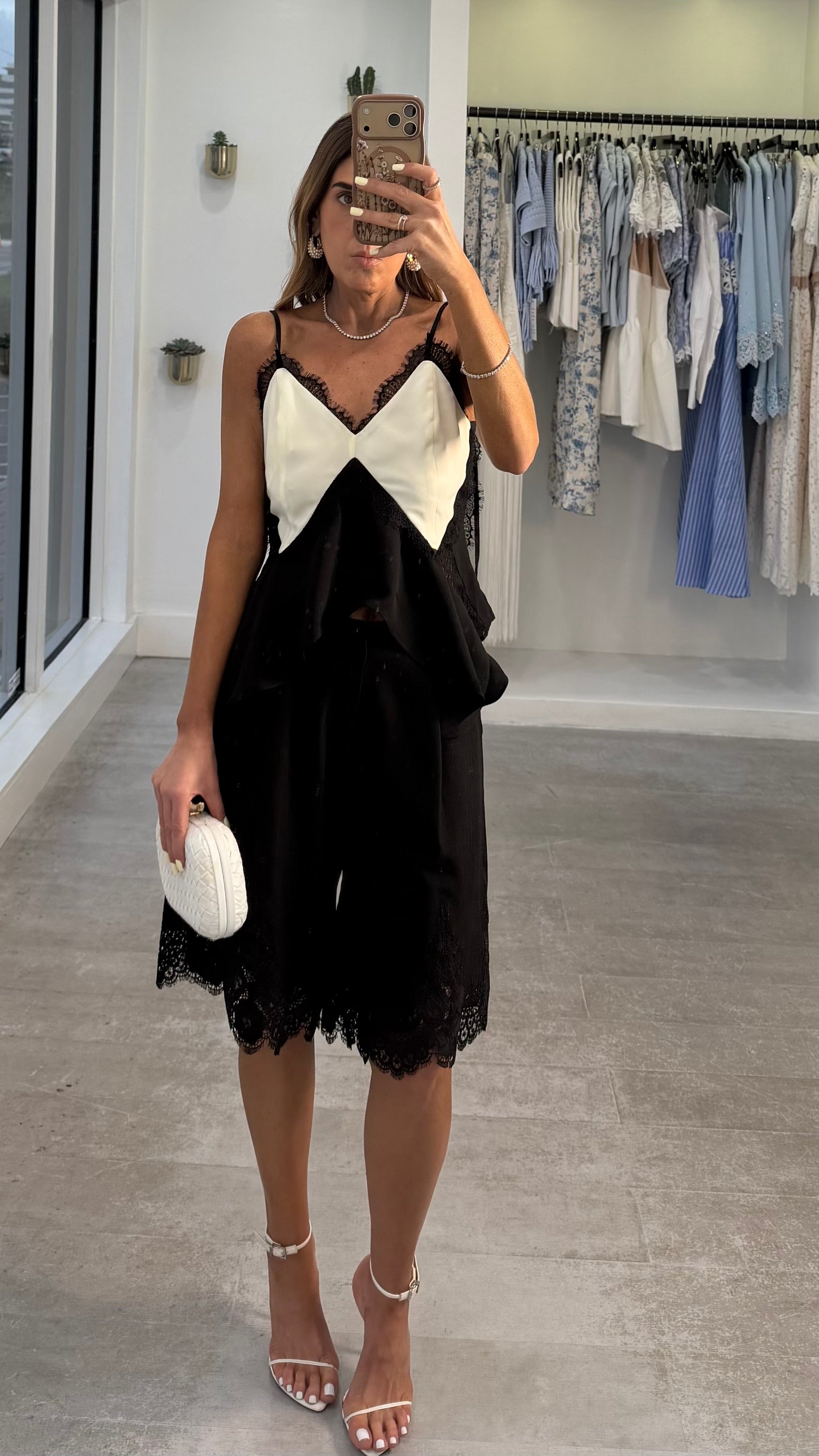 BLACK LACE BERMUDA
