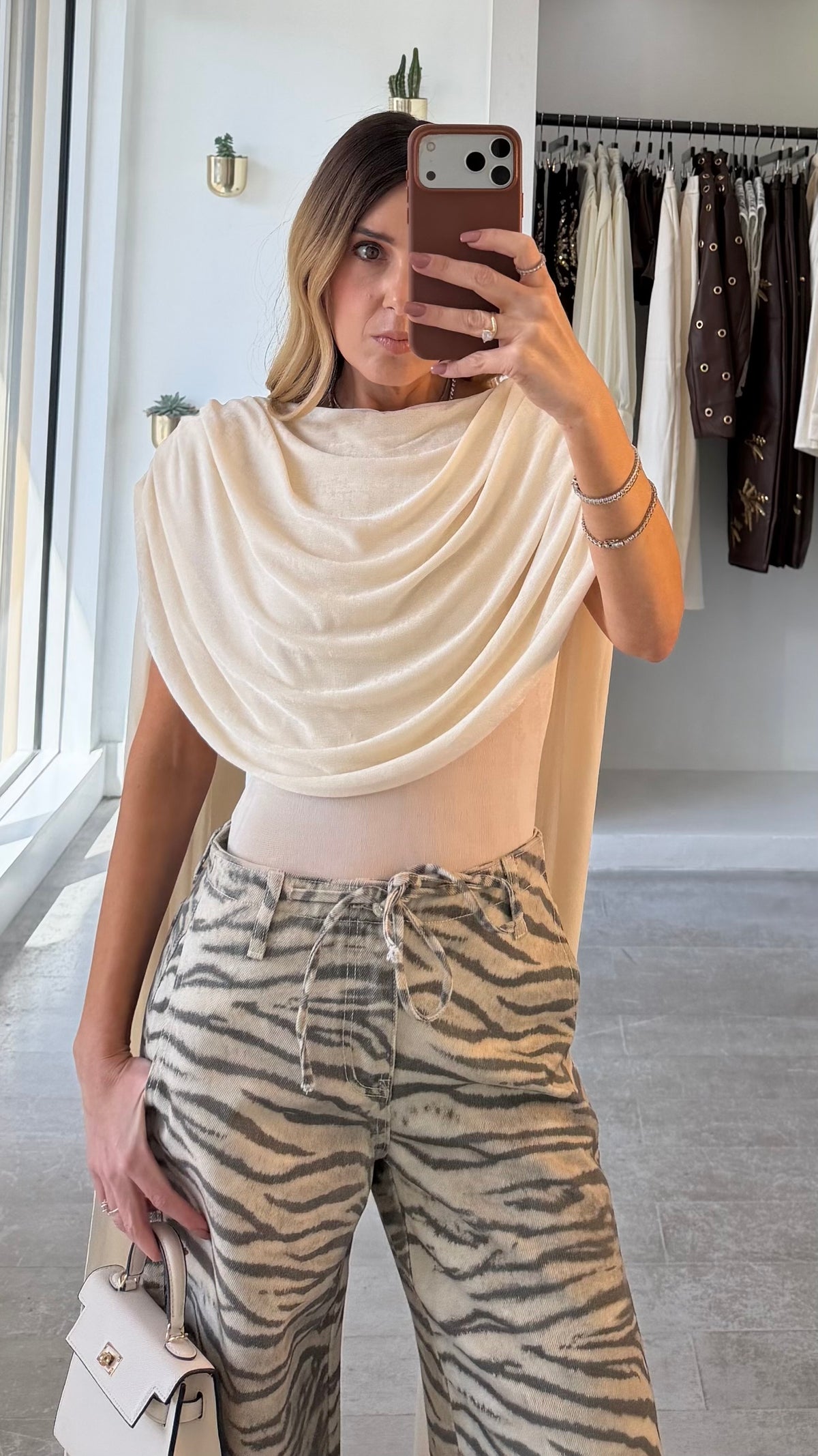 BONE CAPE BODY