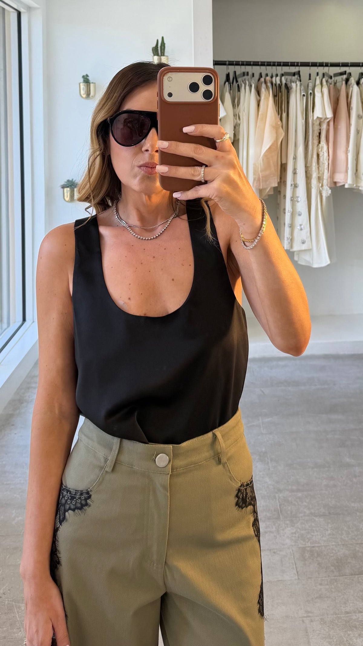 BLACK LIQUID TOP