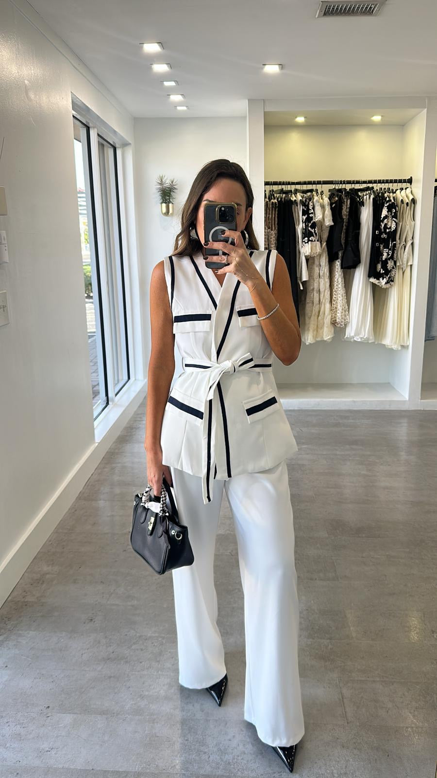 THE WHITE BELTED SET