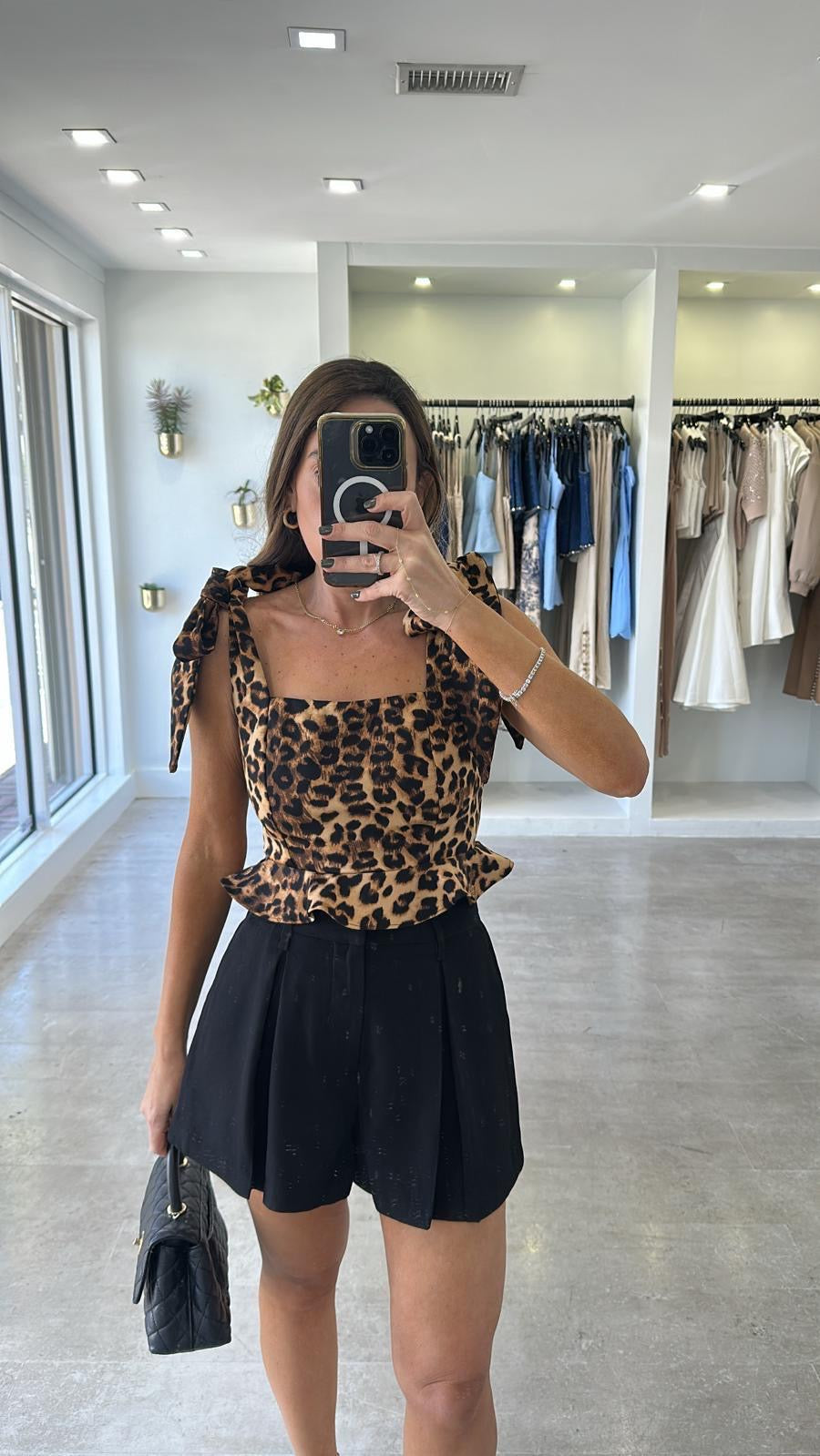BLACK PLEATS SHORTS