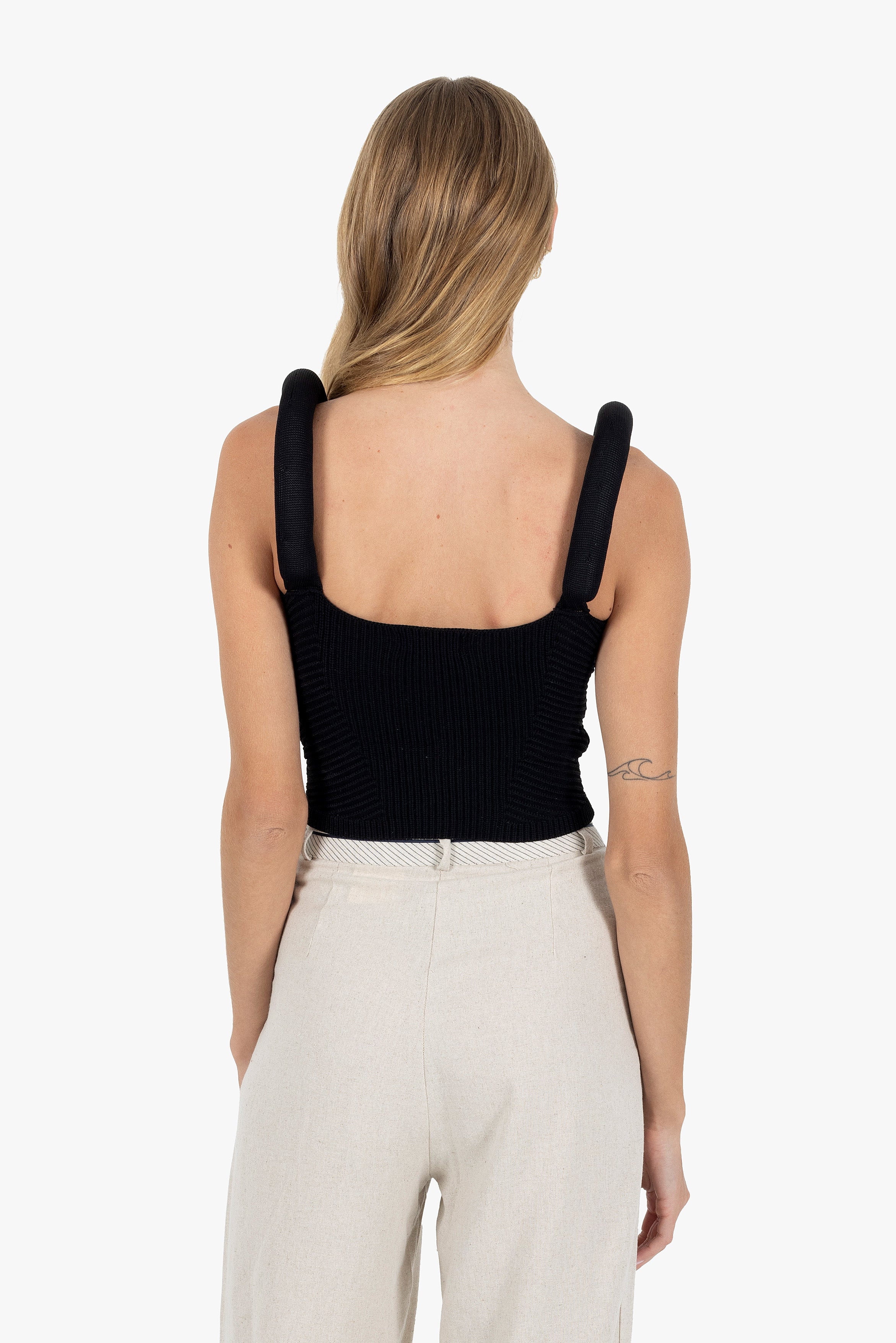 BLACK CHUNKY STRAPS TOP - S T Y L E B Y G G