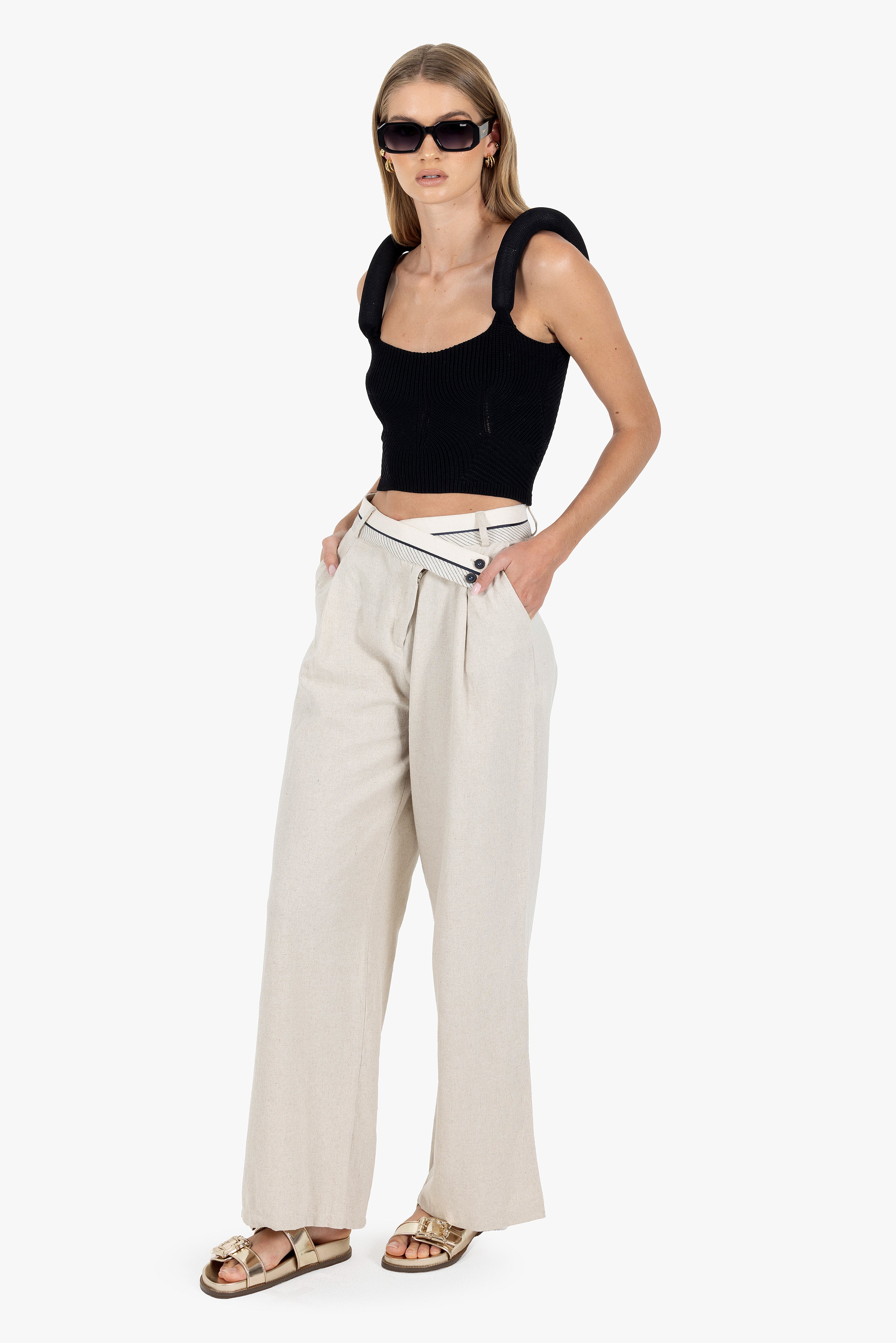 BLACK CHUNKY STRAPS TOP - S T Y L E B Y G G