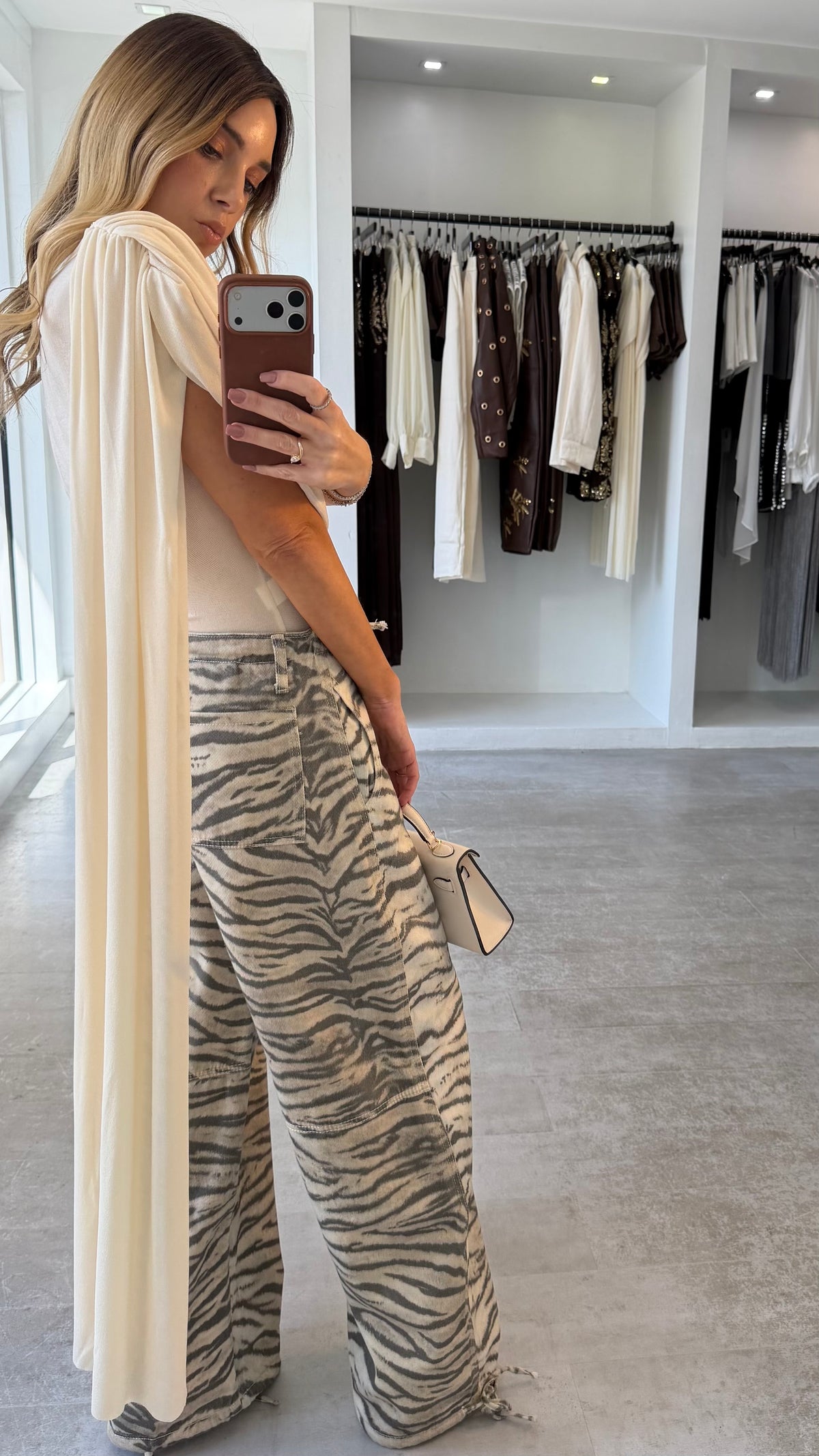 BONE CAPE BODY