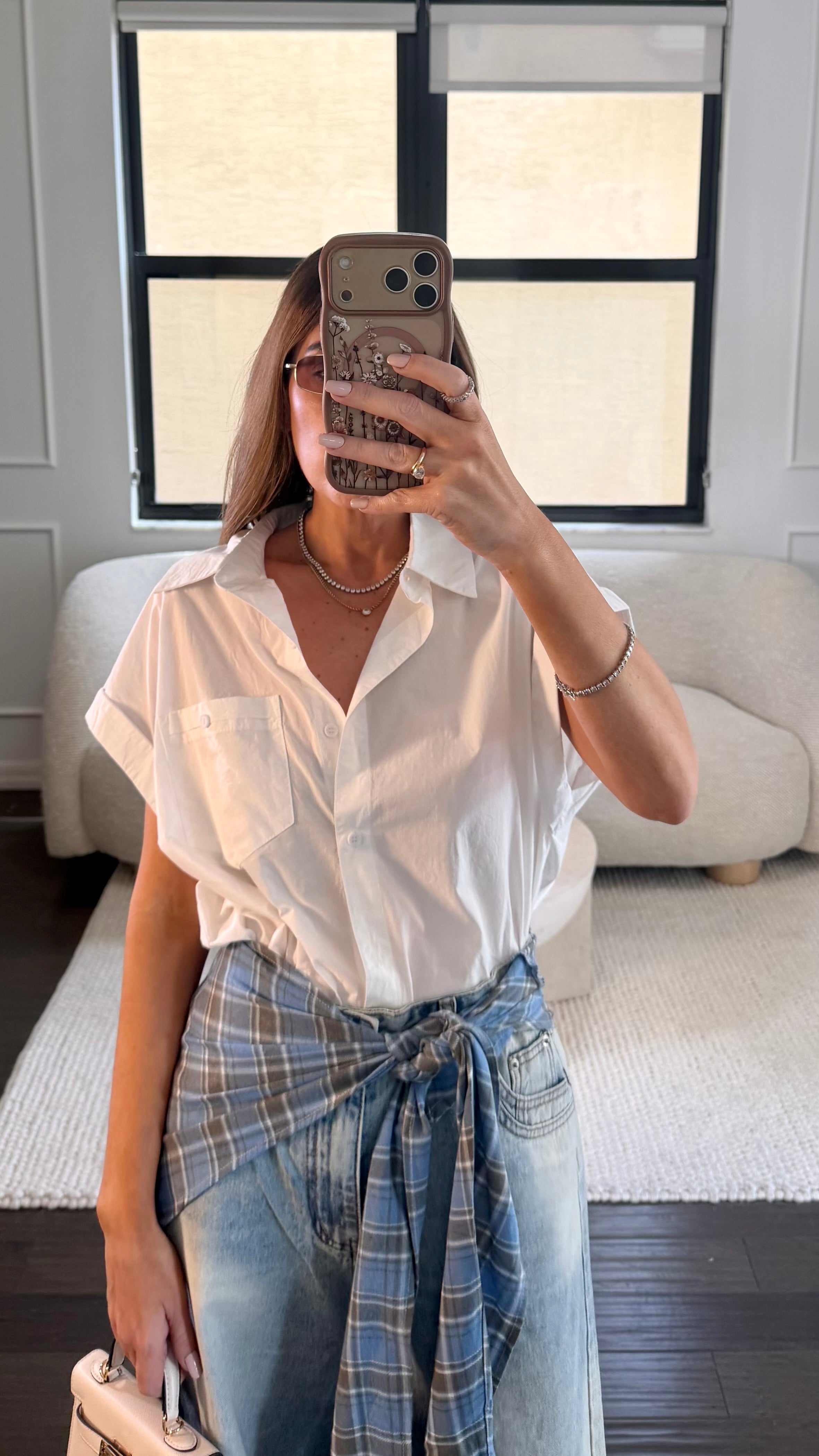 WHITE MINIMALIST BLOUSE