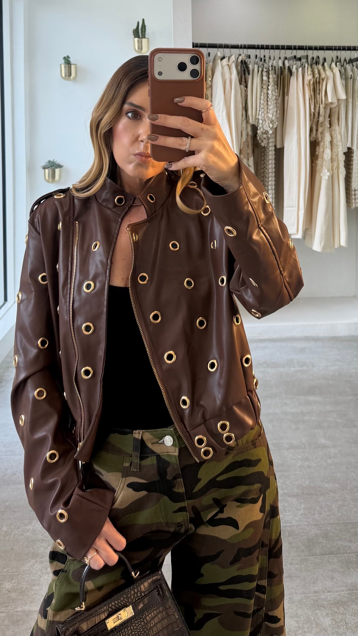 BROWN ARO BOMMER