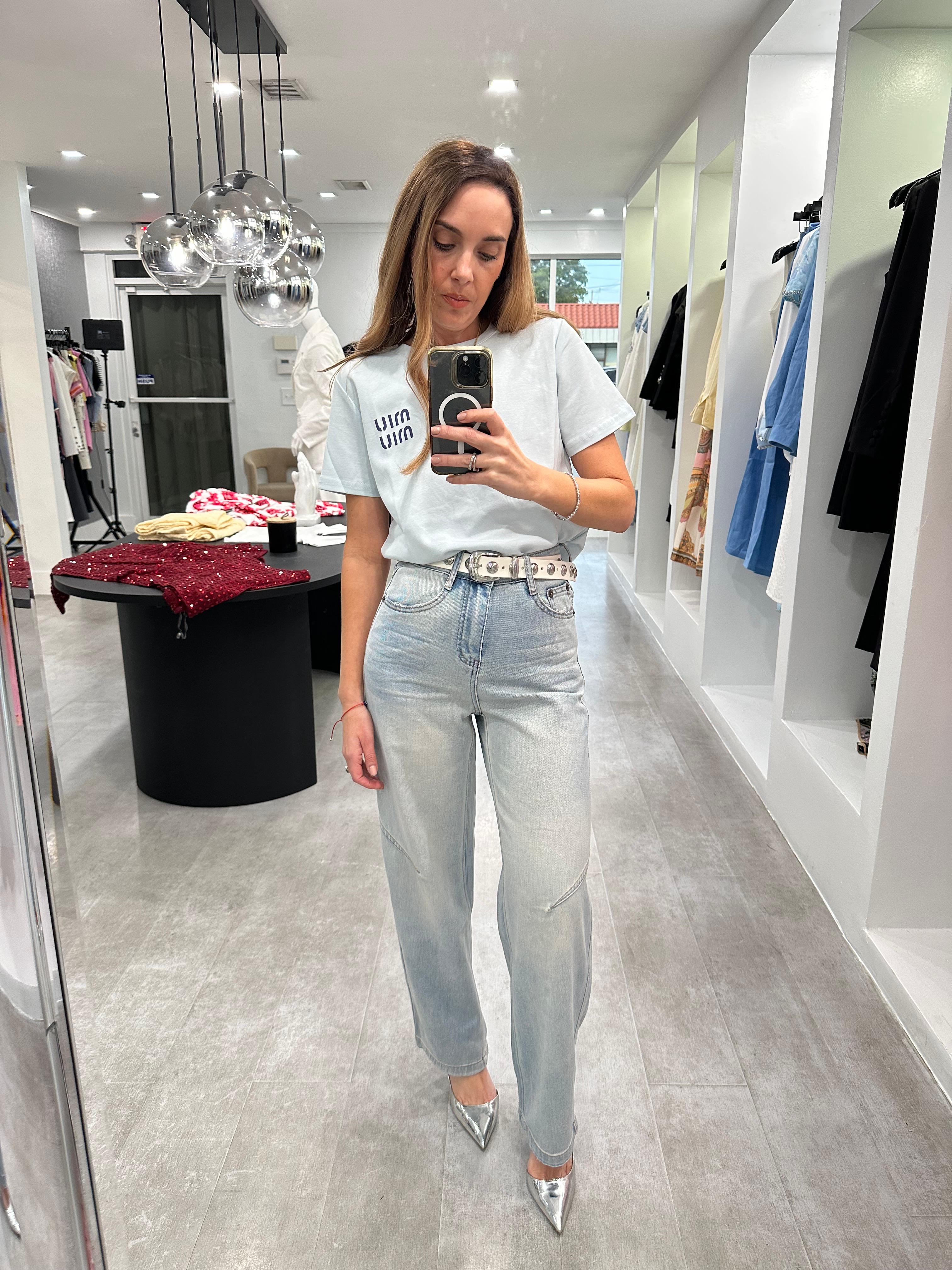 Light wash barrel Jean