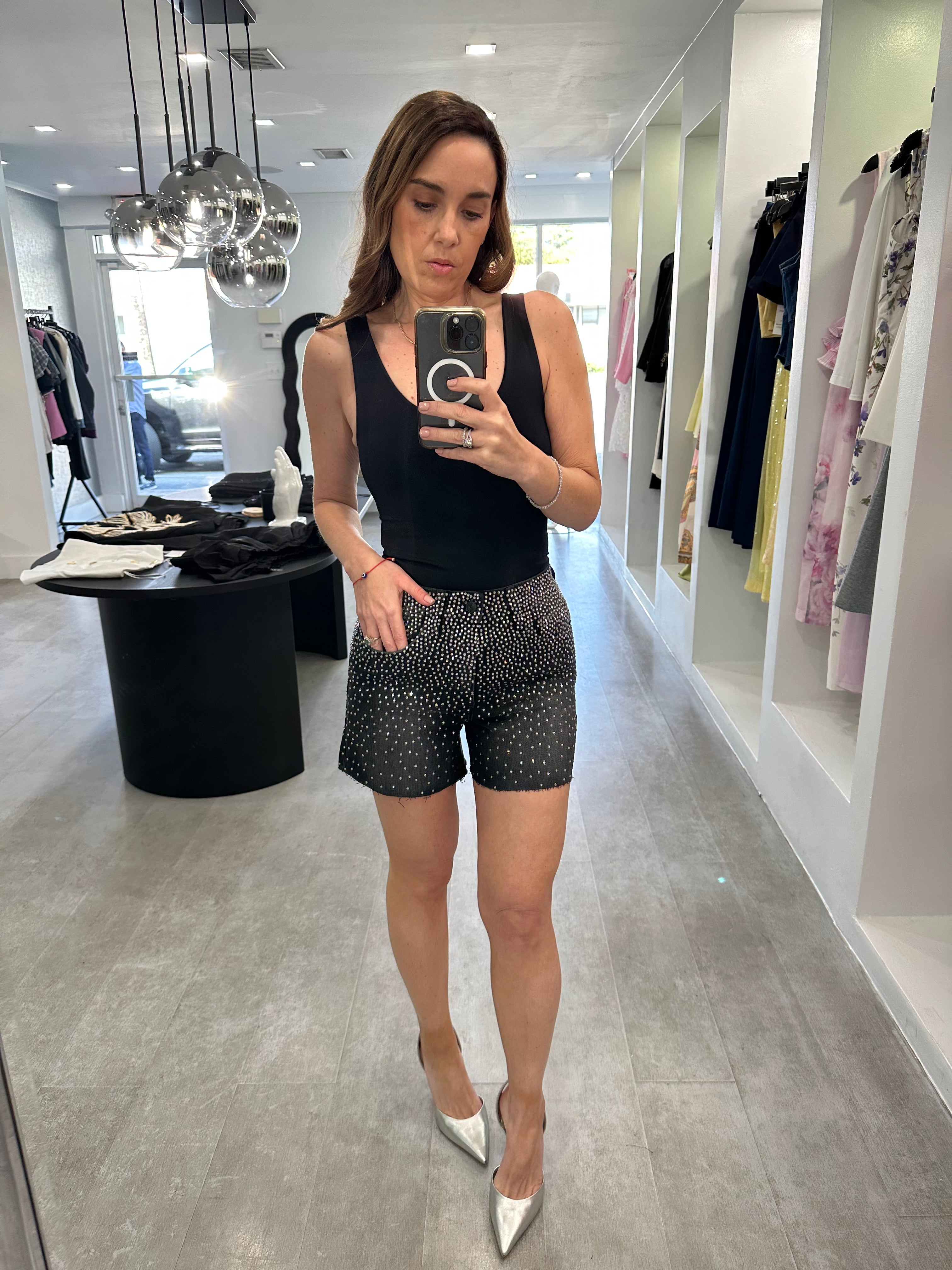 V-NECK BLACK BODY