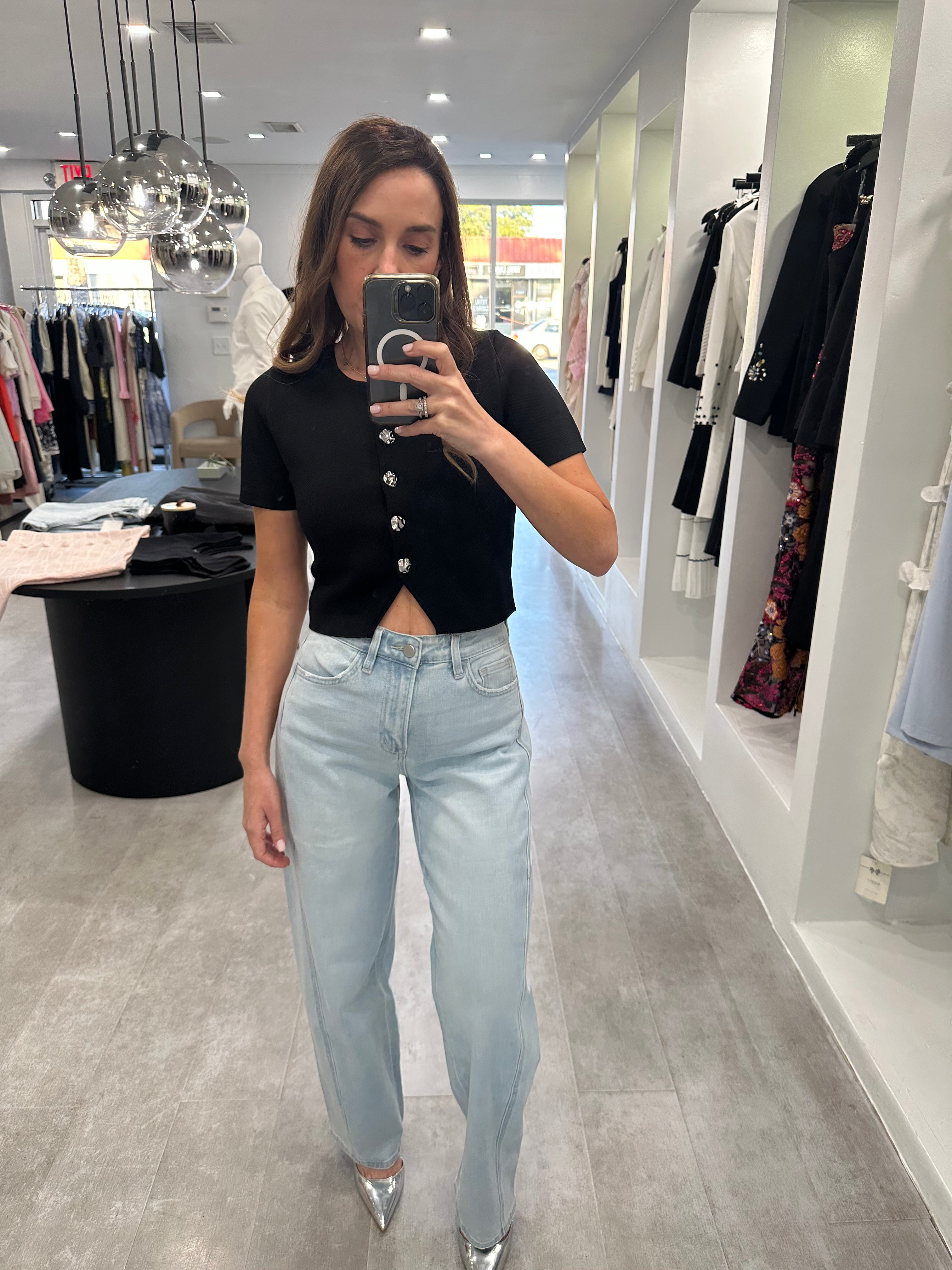 BLACK CROPPED BUTTON TOP