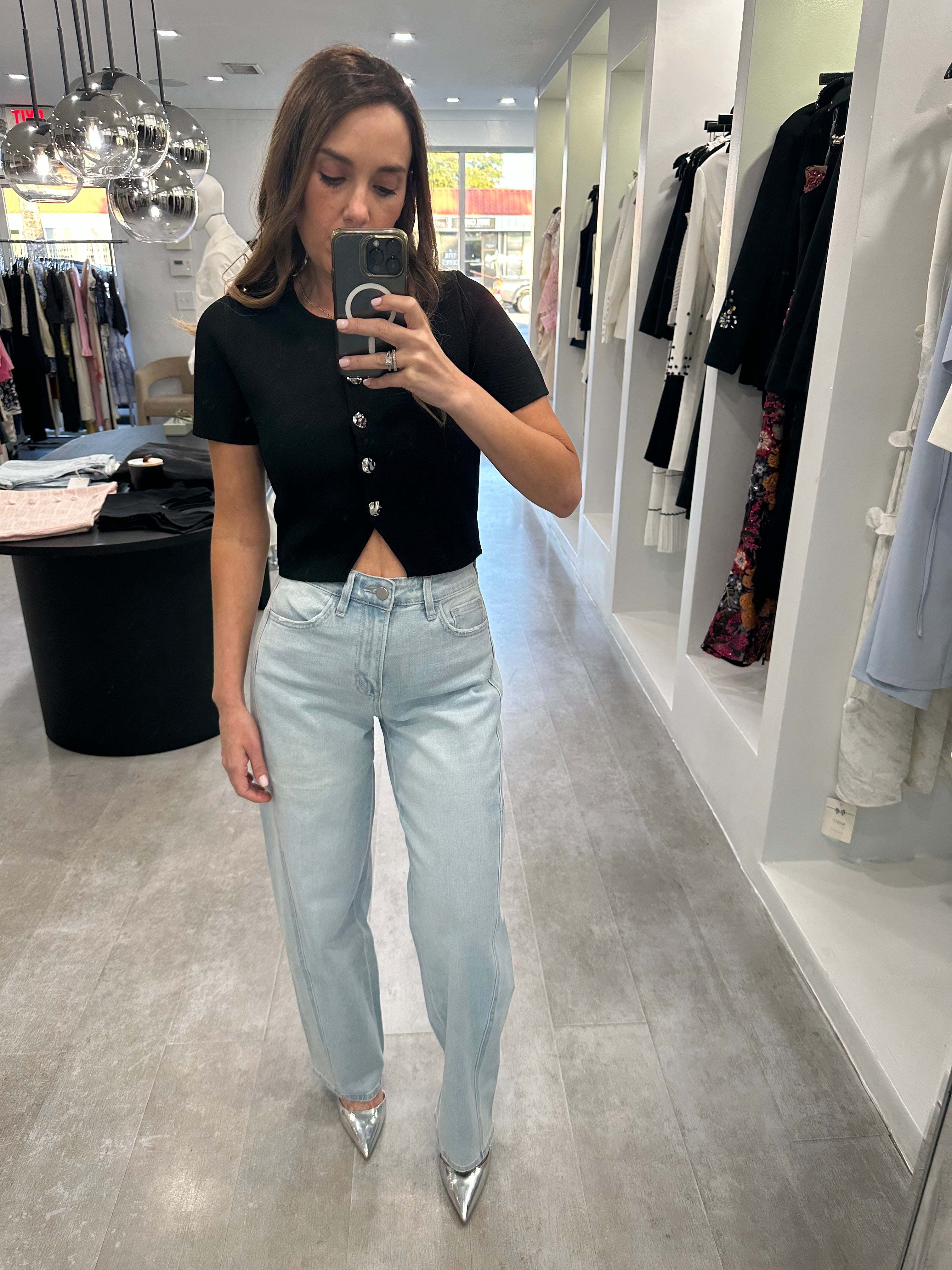 BLACK CROPPED BUTTON TOP
