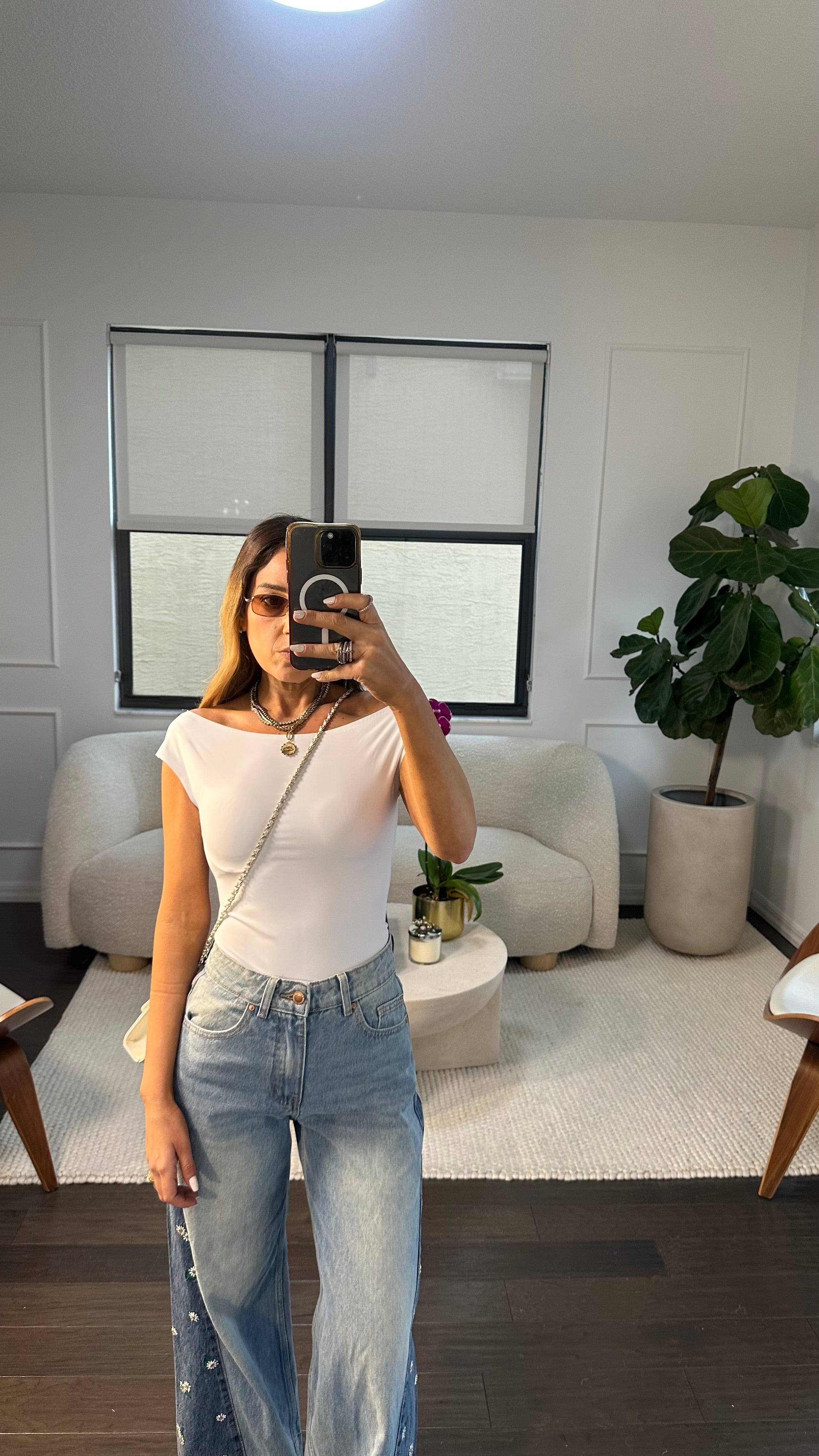 WHITE BASIC SHOULDER TOP