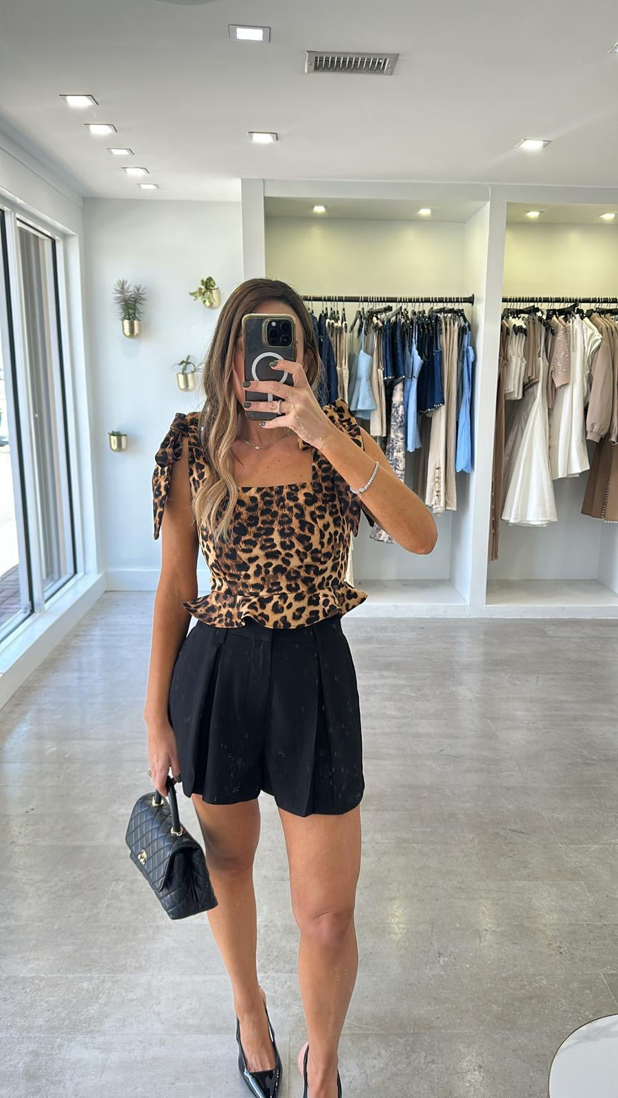 BLACK PLEATS SHORTS