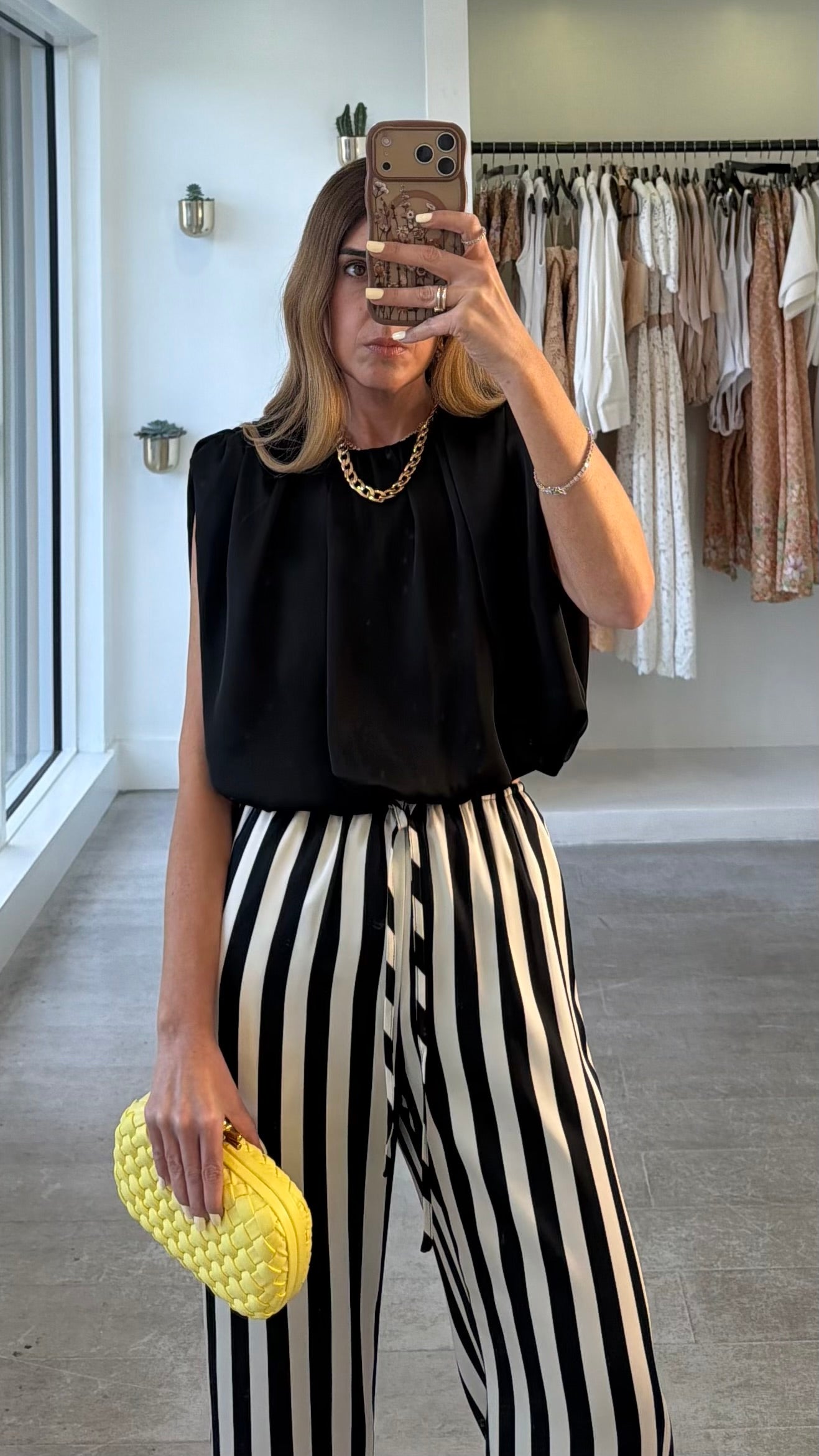 CROPPED SHOULDER TOP