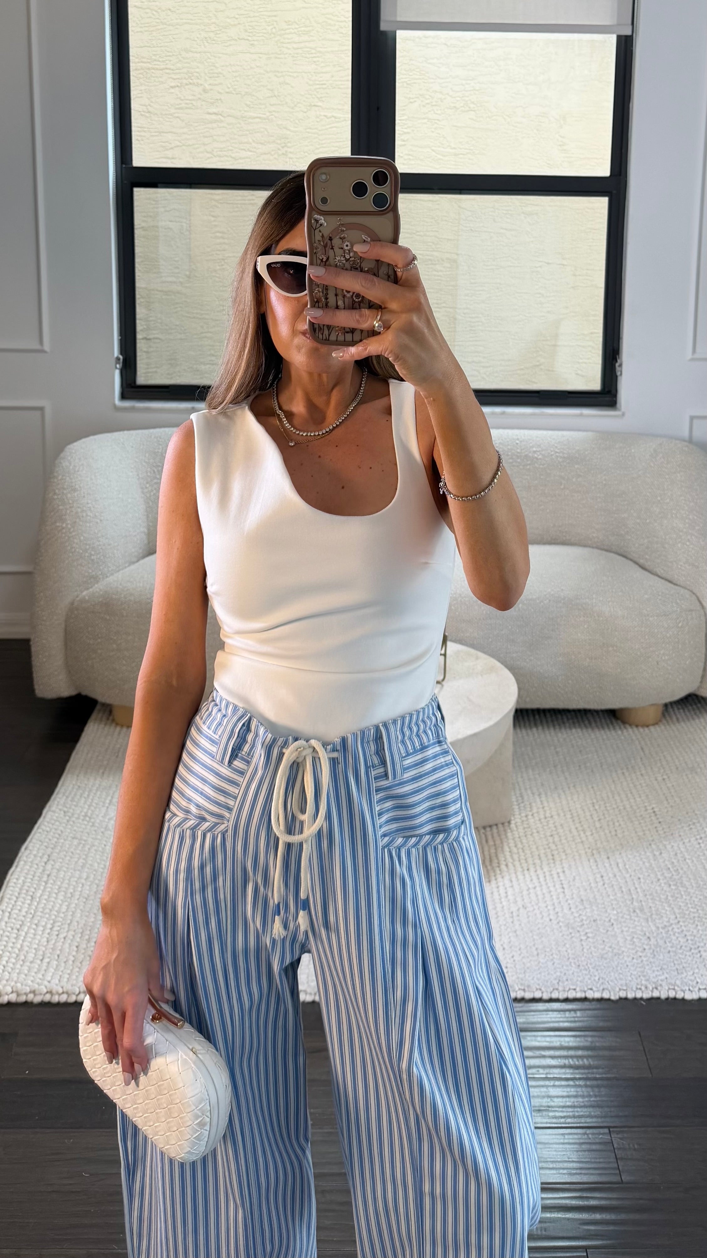 WHITE SCULPT TANK