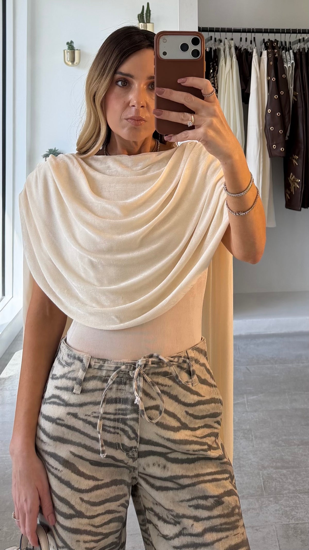BONE CAPE BODY