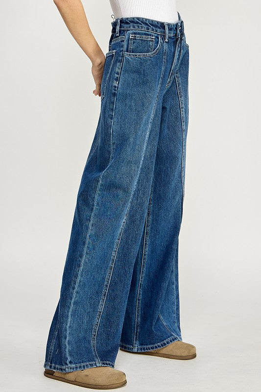 THE STRAIGHTLEG DENIM