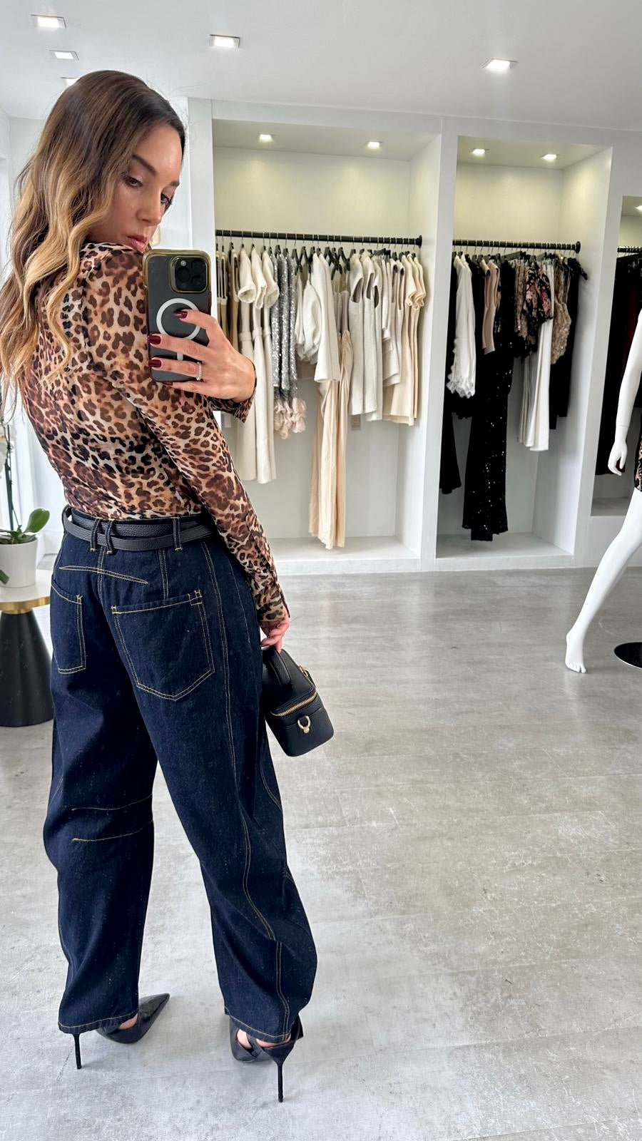 MIDNIGHT CURVE DENIM