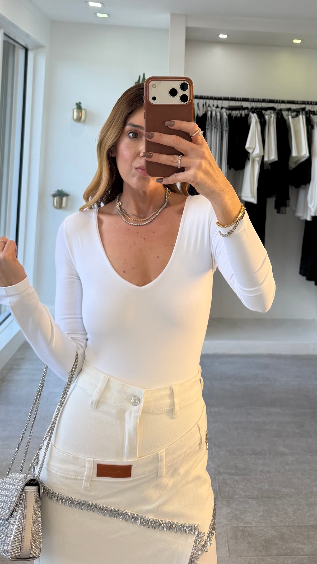 WHITE VNECK BODY