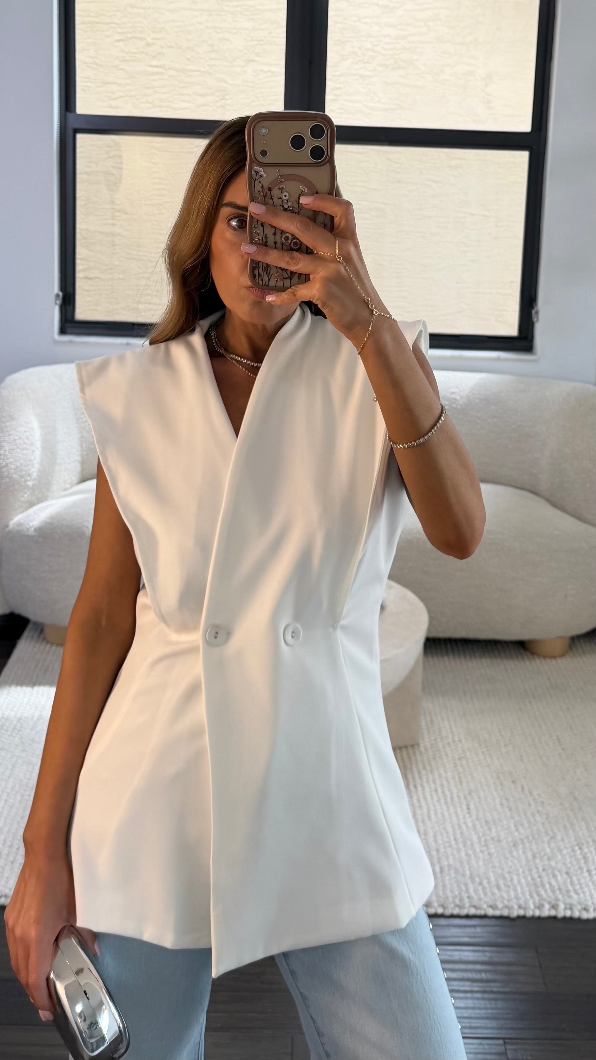 IVORY MUSE SLEEVELESS BLAZER