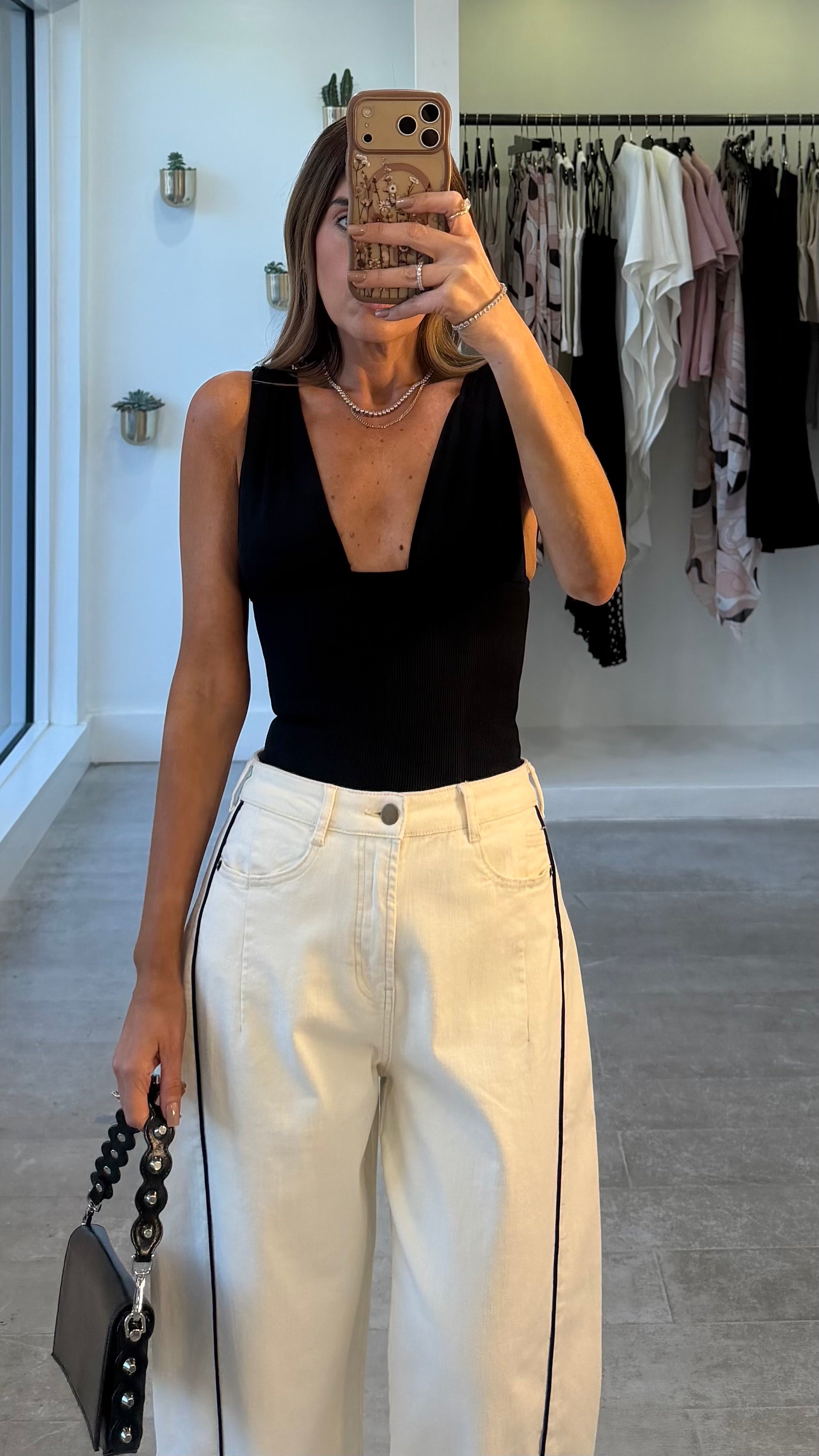 BLACK SCULPT BODY