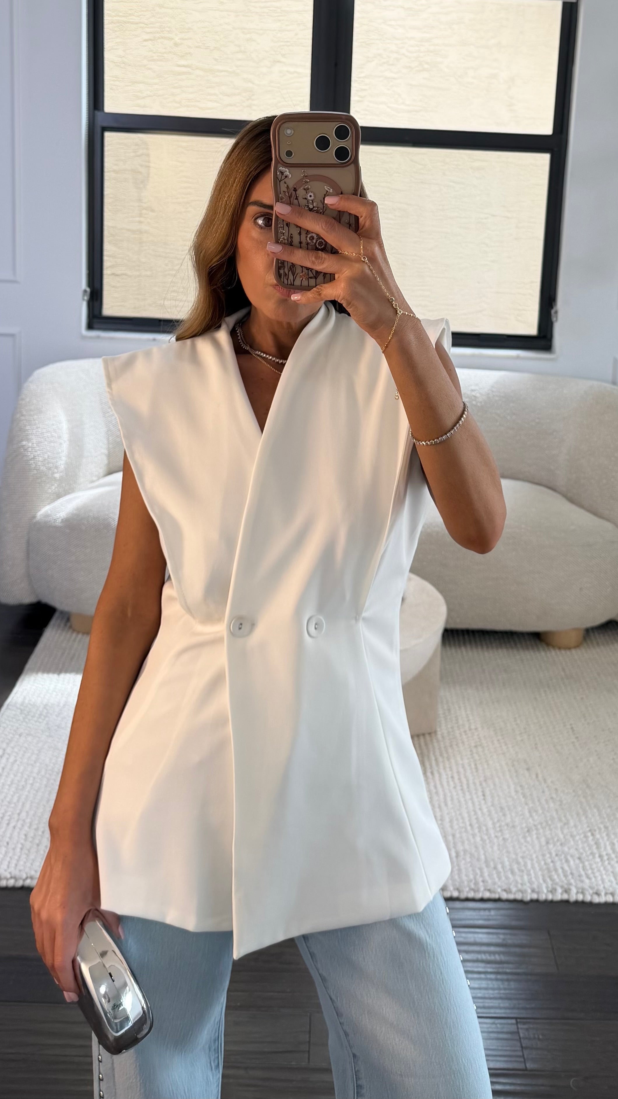 IVORY MUSE SLEEVELESS BLAZER