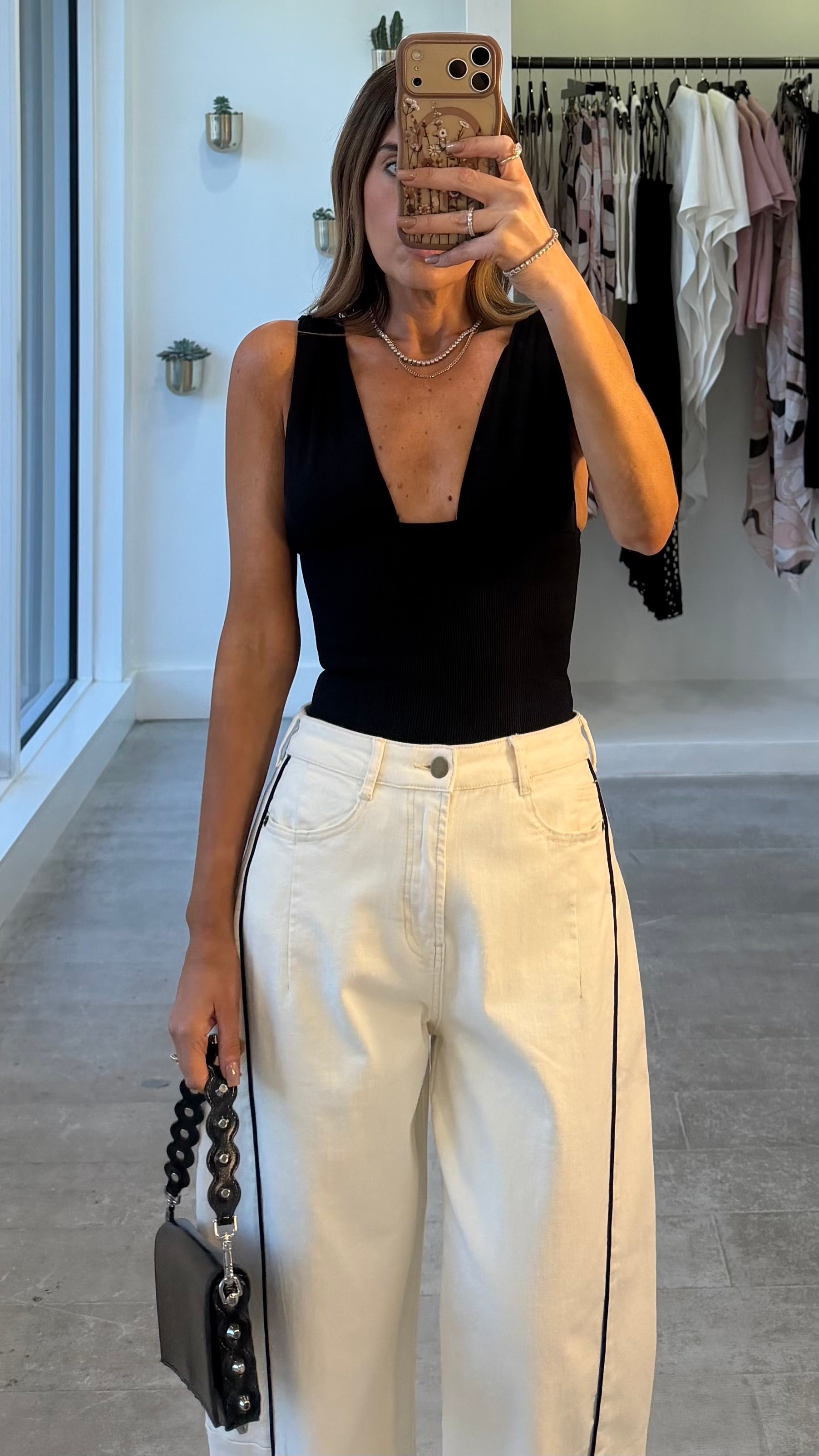 BLACK SCULPT BODY
