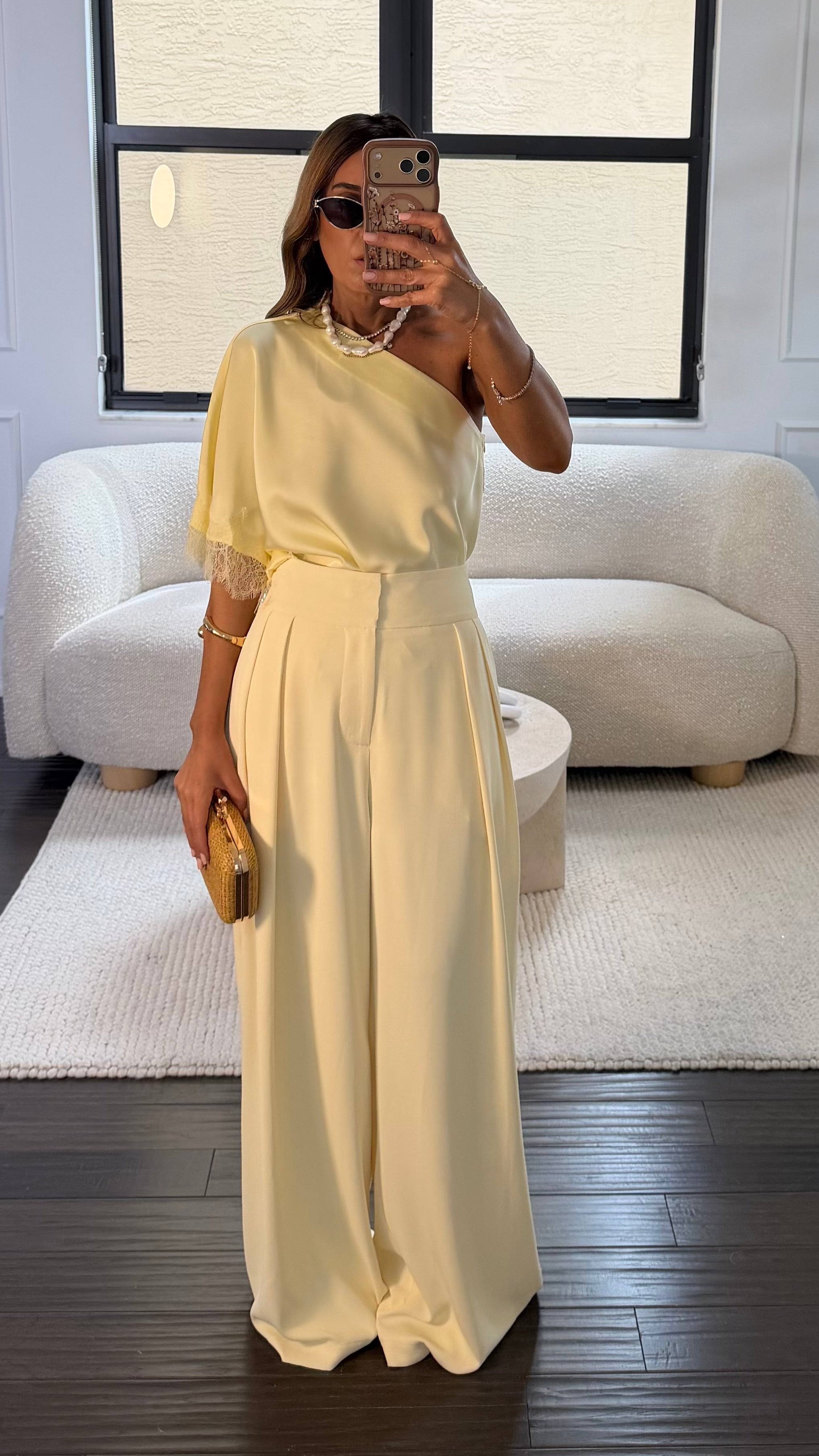 TAILORED WIDE-LEG PLEATED TROUSERS