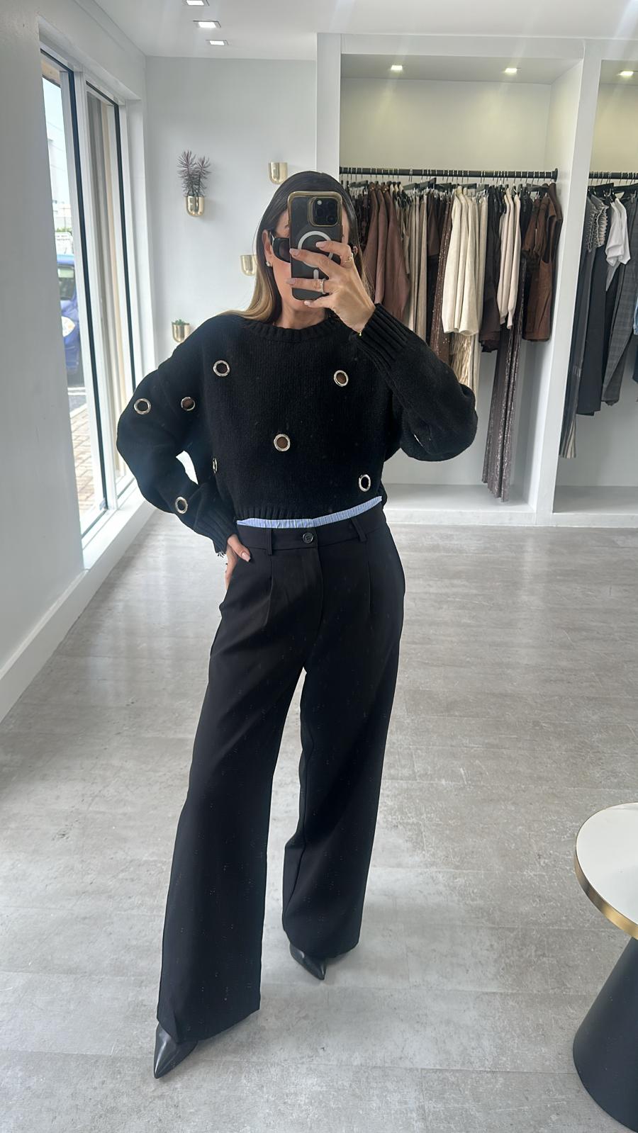 BLACK LOOP SWEATER