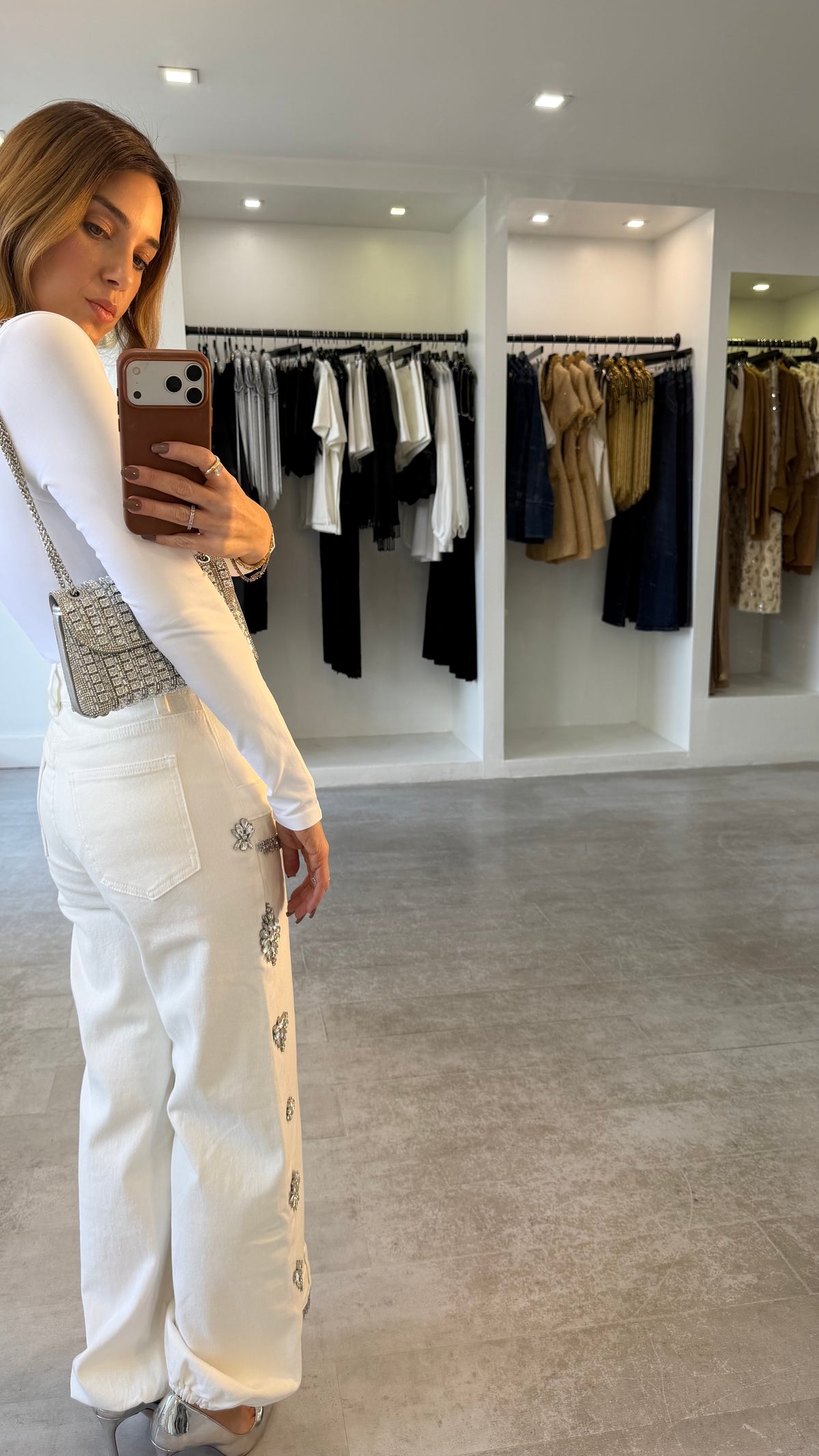 WHITE VNECK BODY