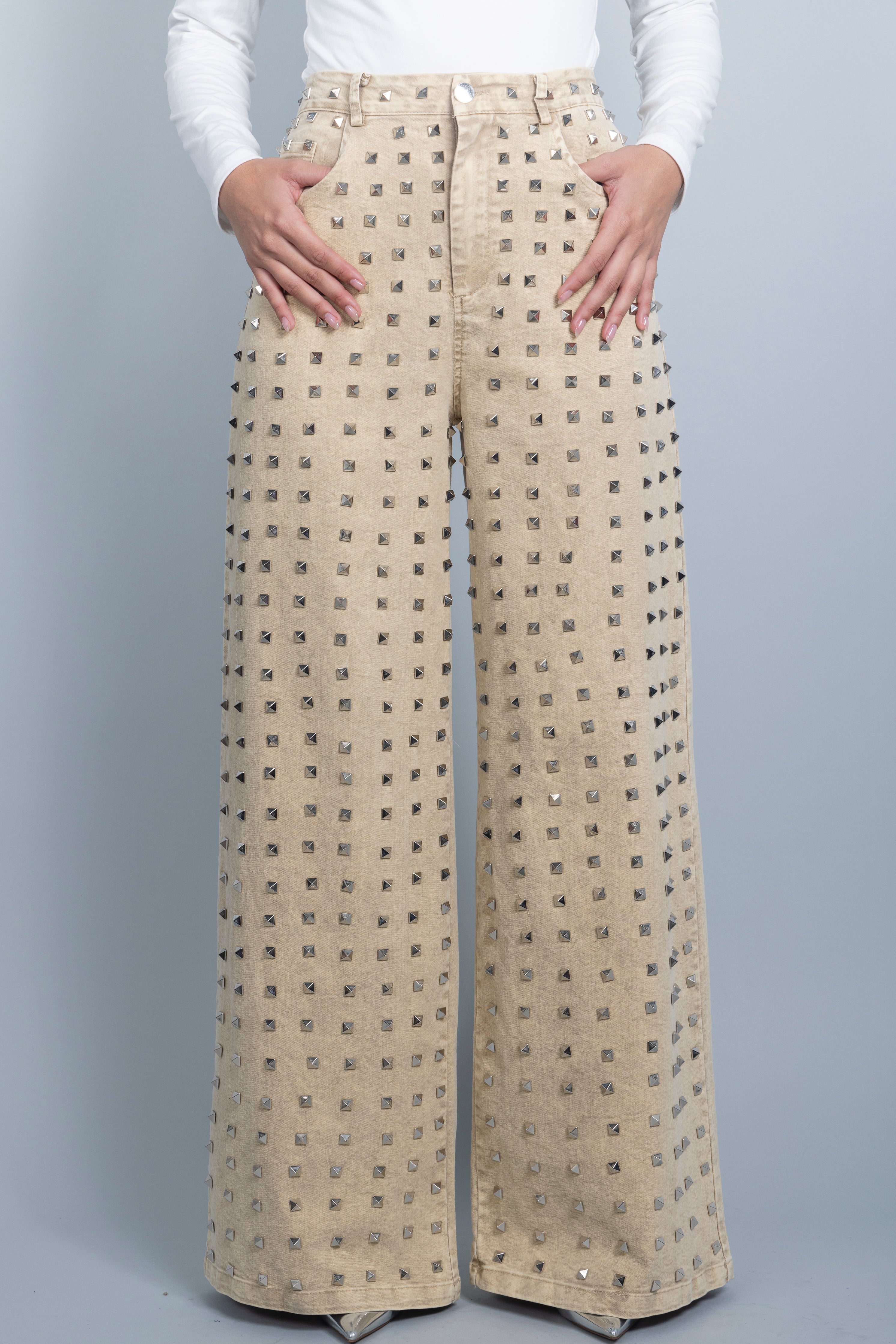 STUDDED BEIGE DENIM