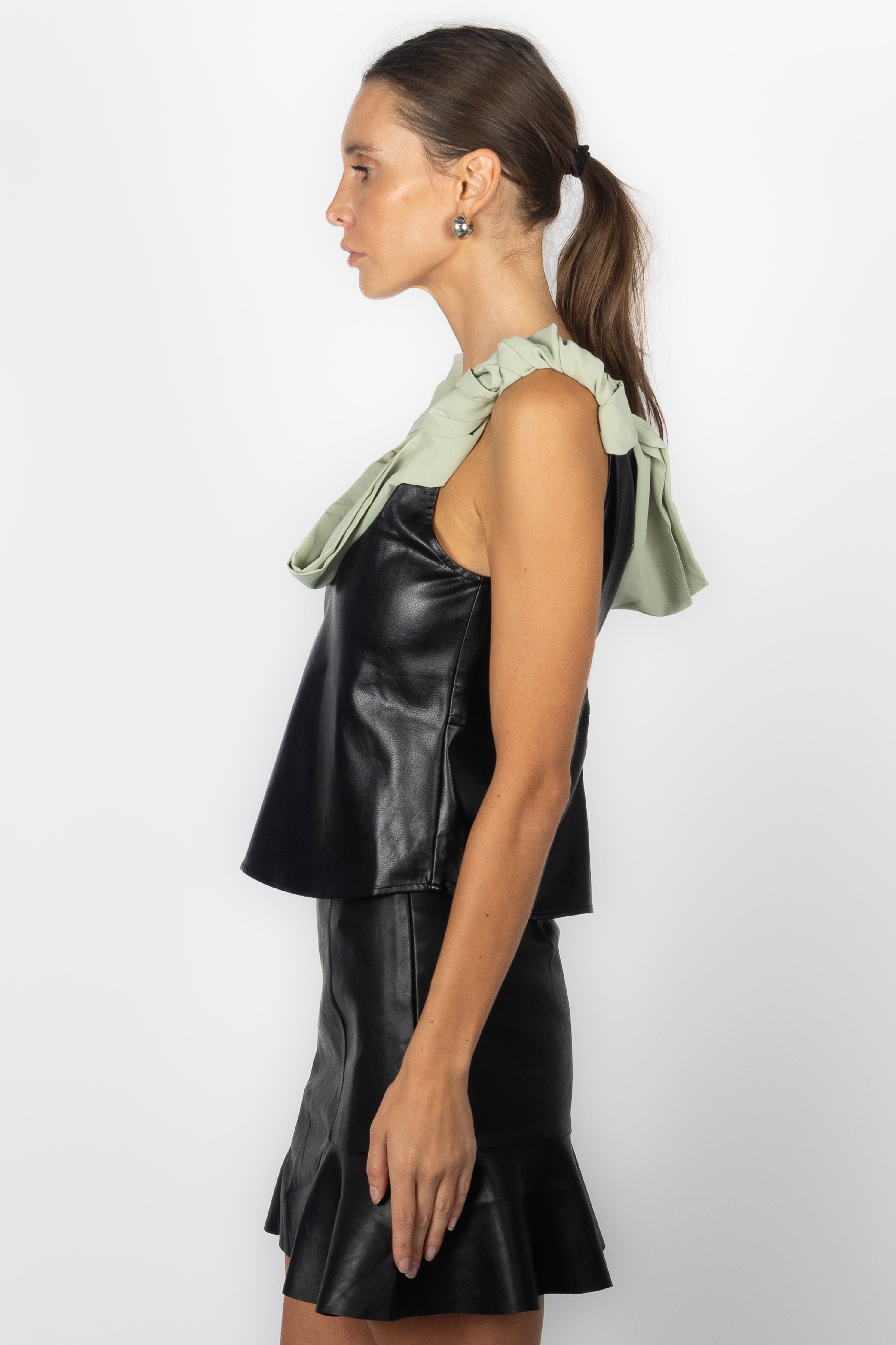 BLACK DRAPE CONTRAST TOP