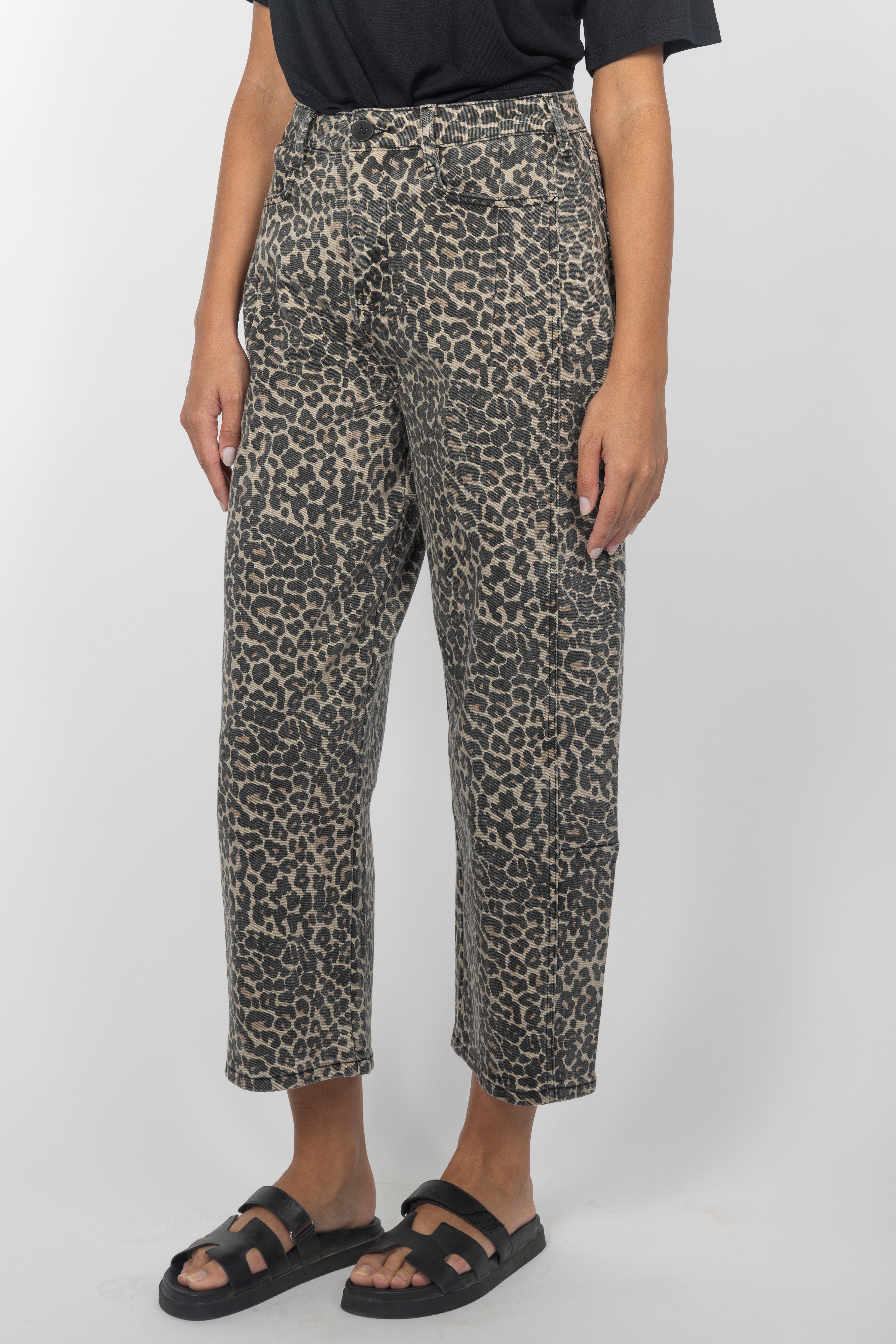 LEOPARD PRINT BARREL JEANS