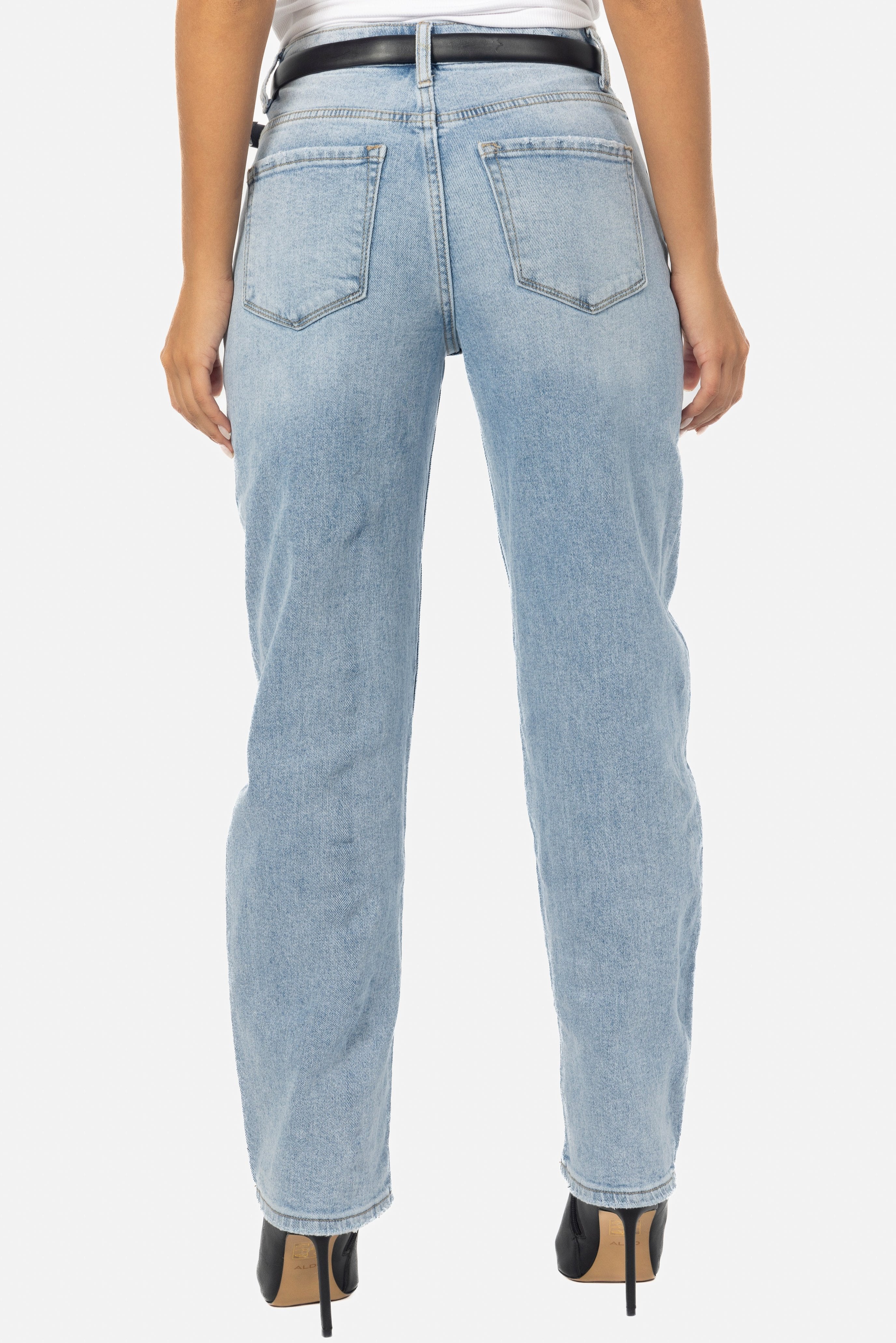 LIGHT BLUE BARREL JEANS