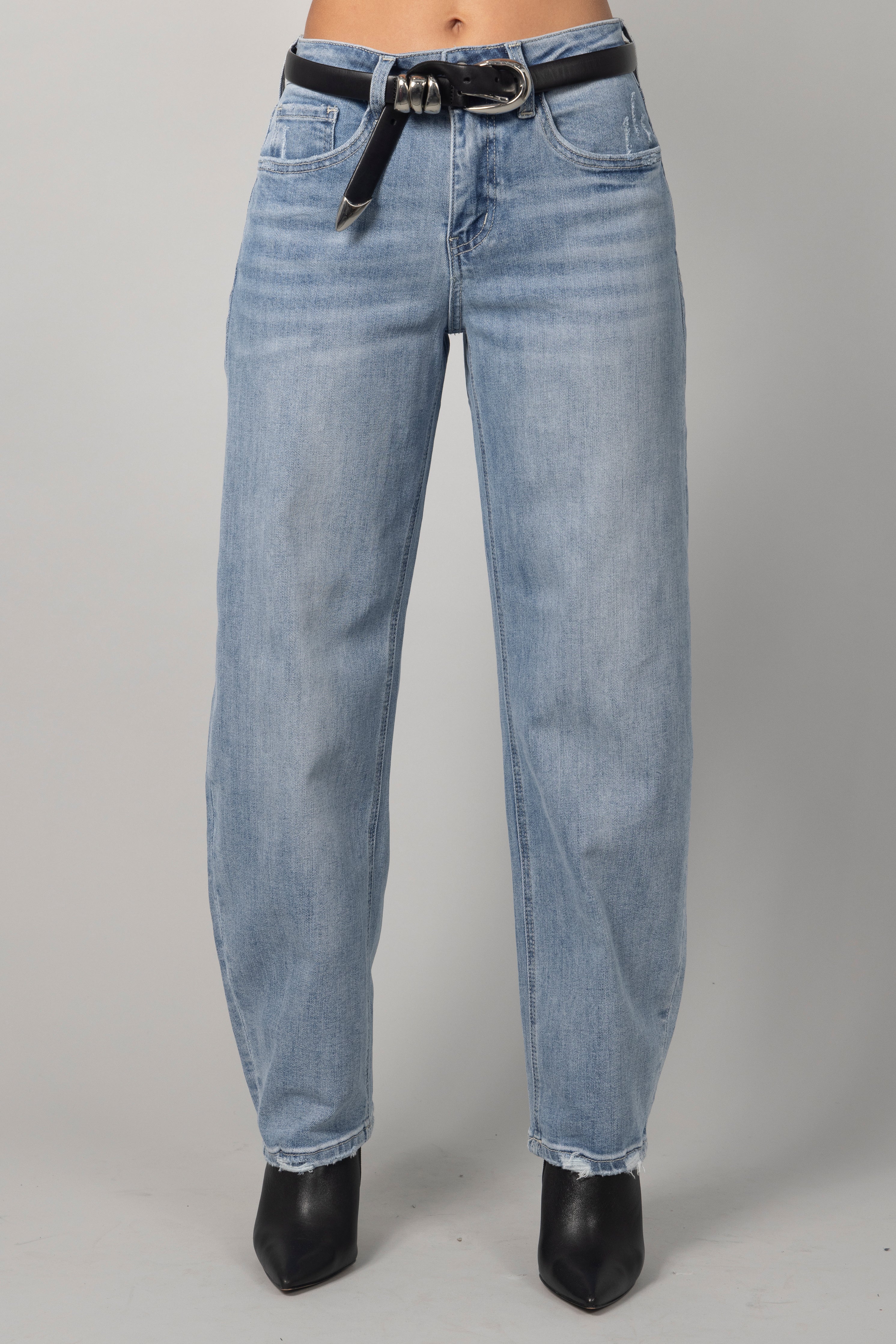 SOFT BLUE BARREL JEANS