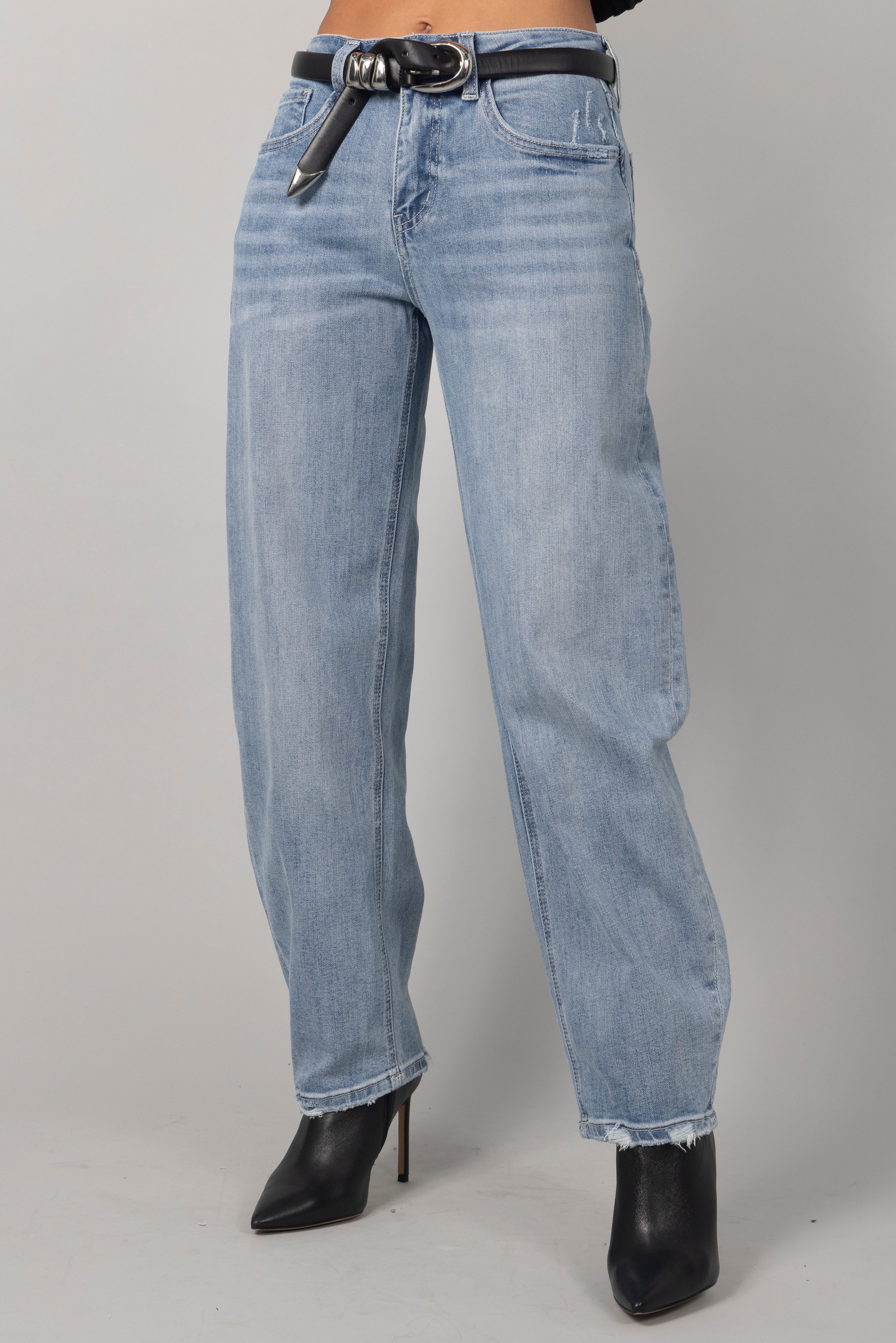 SOFT BLUE BARREL JEANS