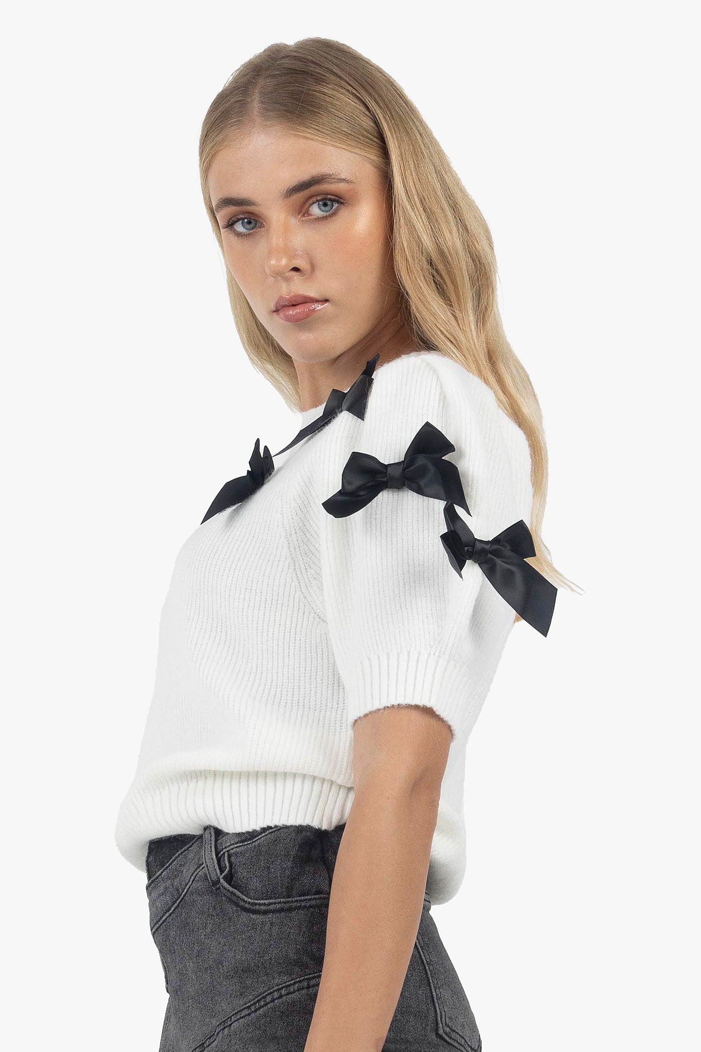 WHITE BOWS SWEATER
