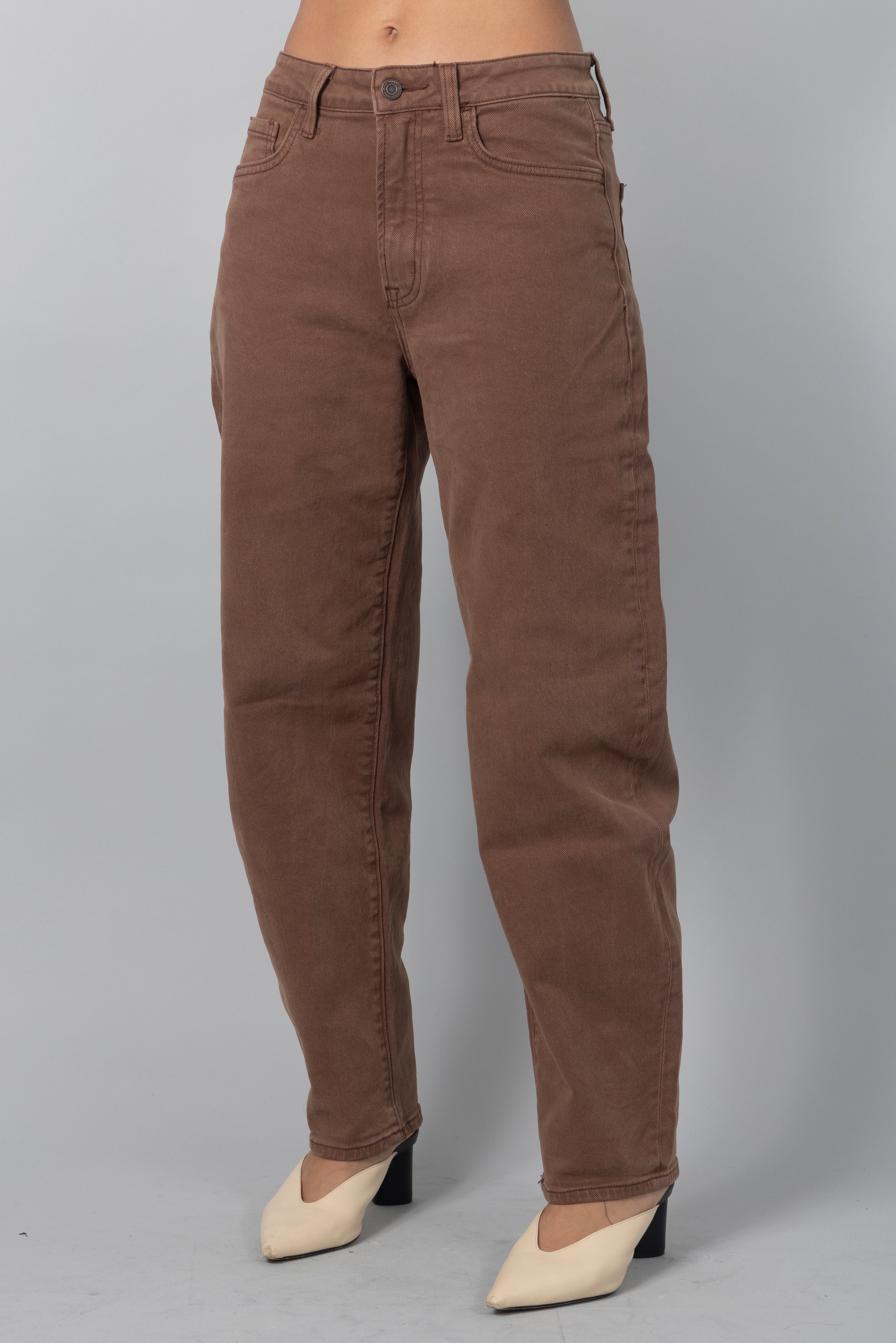 BROWN BARREL JEANS