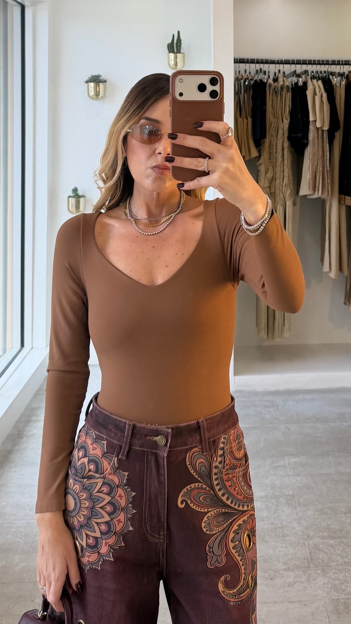 KHAKI V BODY