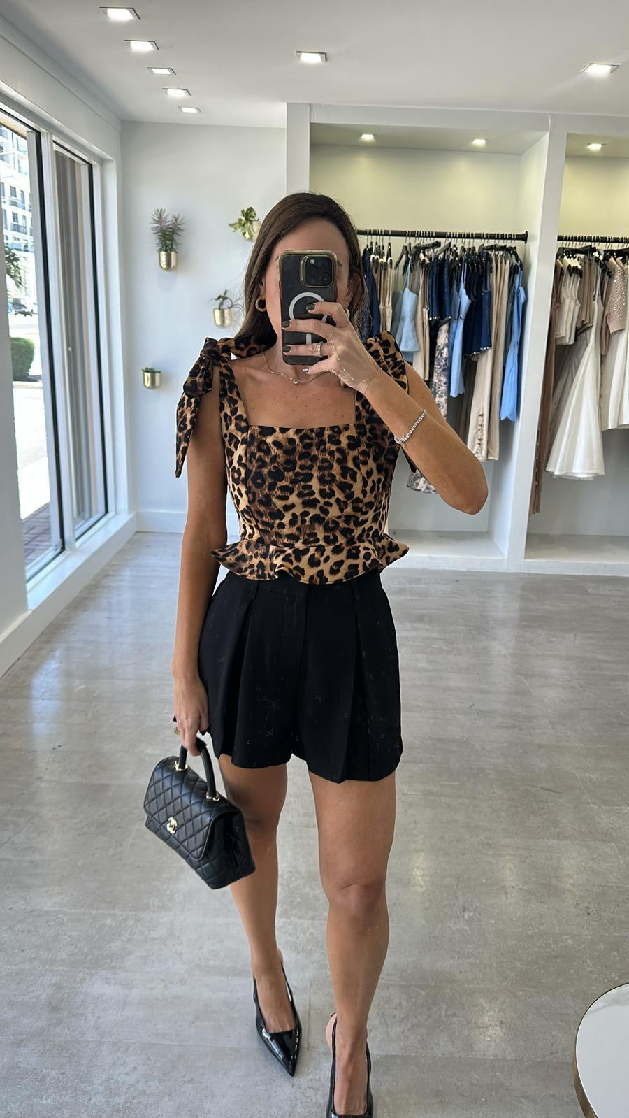 BLACK PLEATS SHORTS
