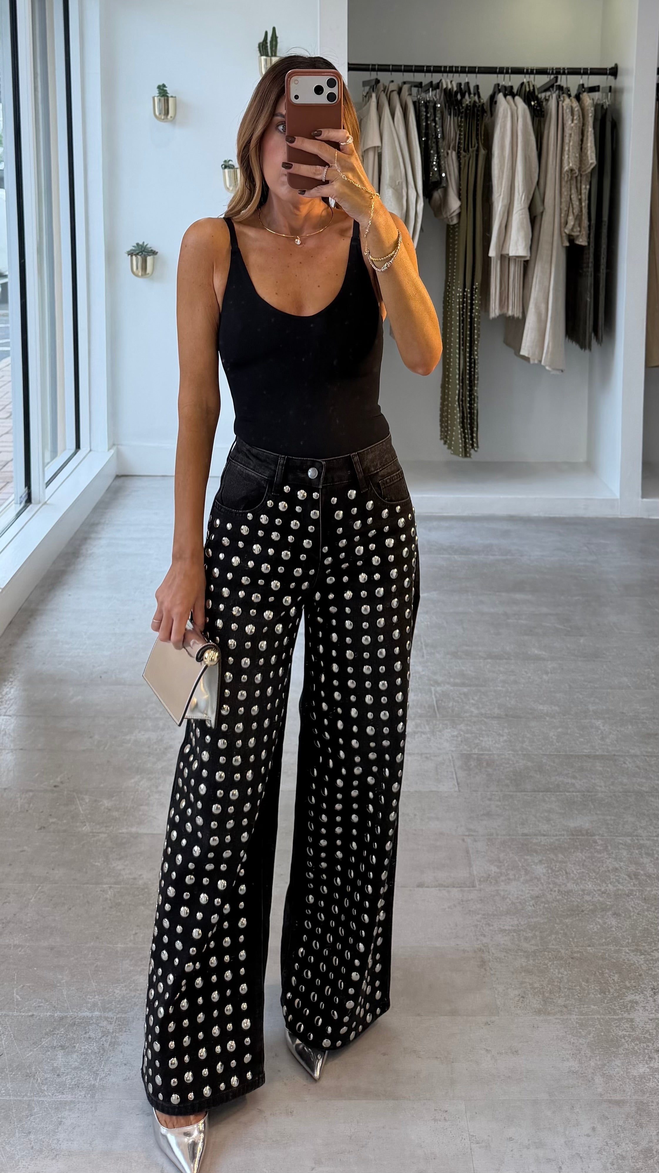 BLACK SCOOP BODY