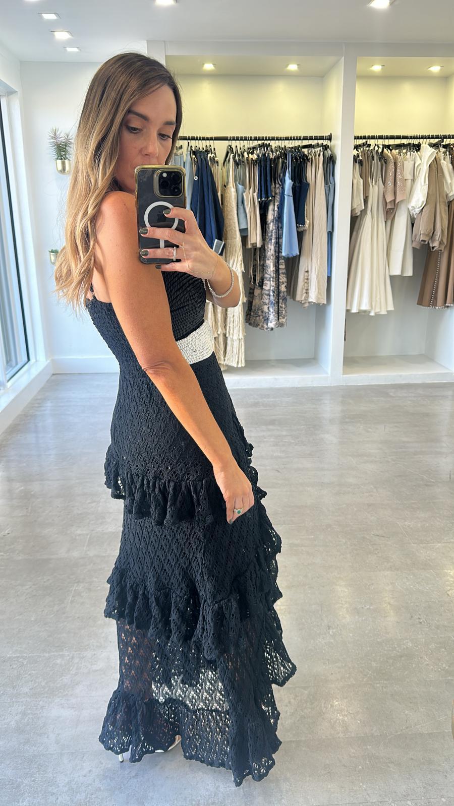Detail black and white dress